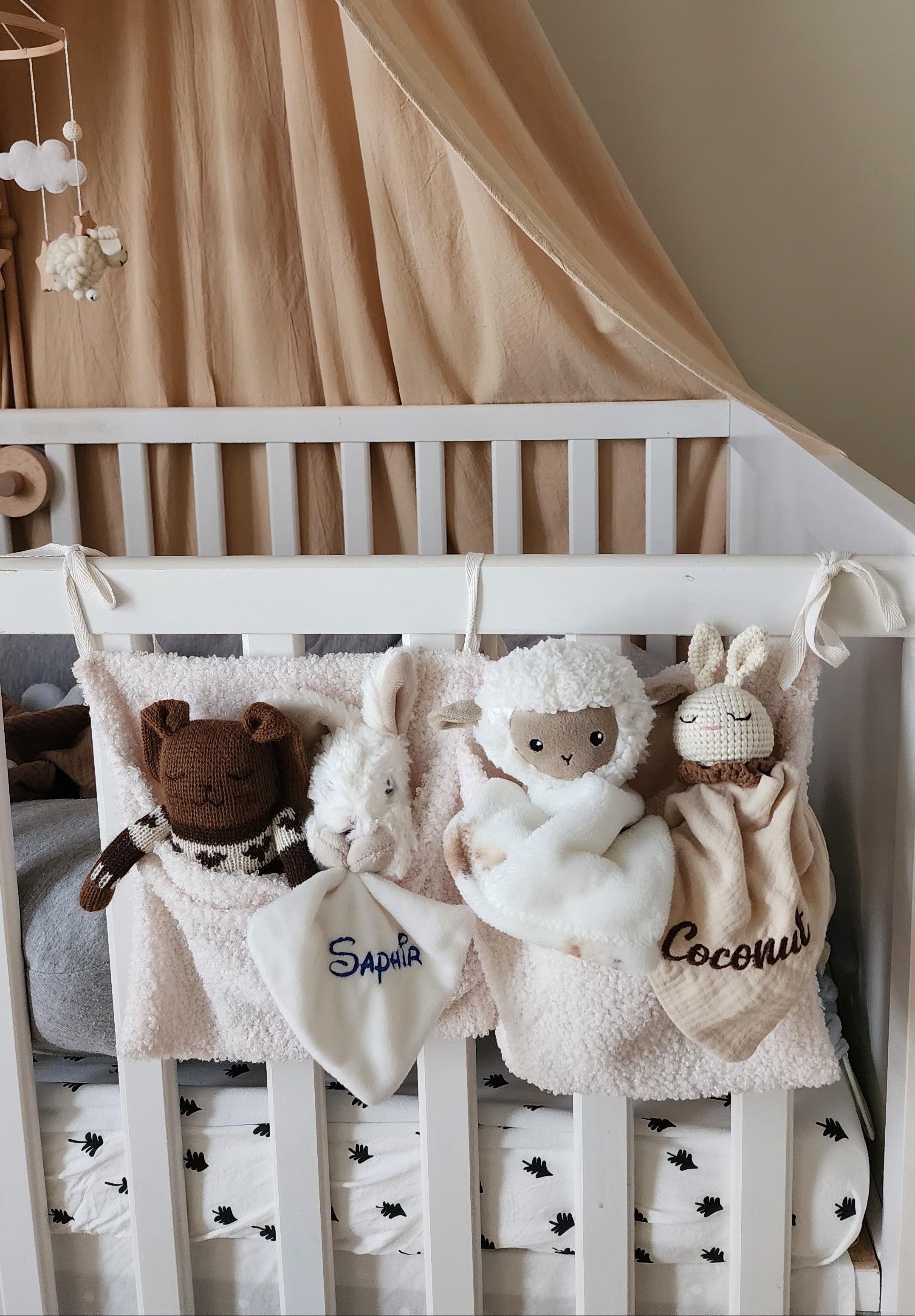 Pochettes à accrocher – Rangement doudou, tétine, accessoires – Très bon état