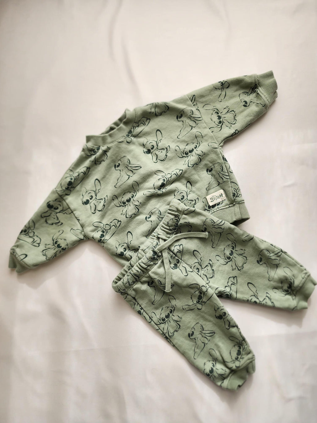 Ensemble Disney baby / Stitch – 9 mois – très bon état