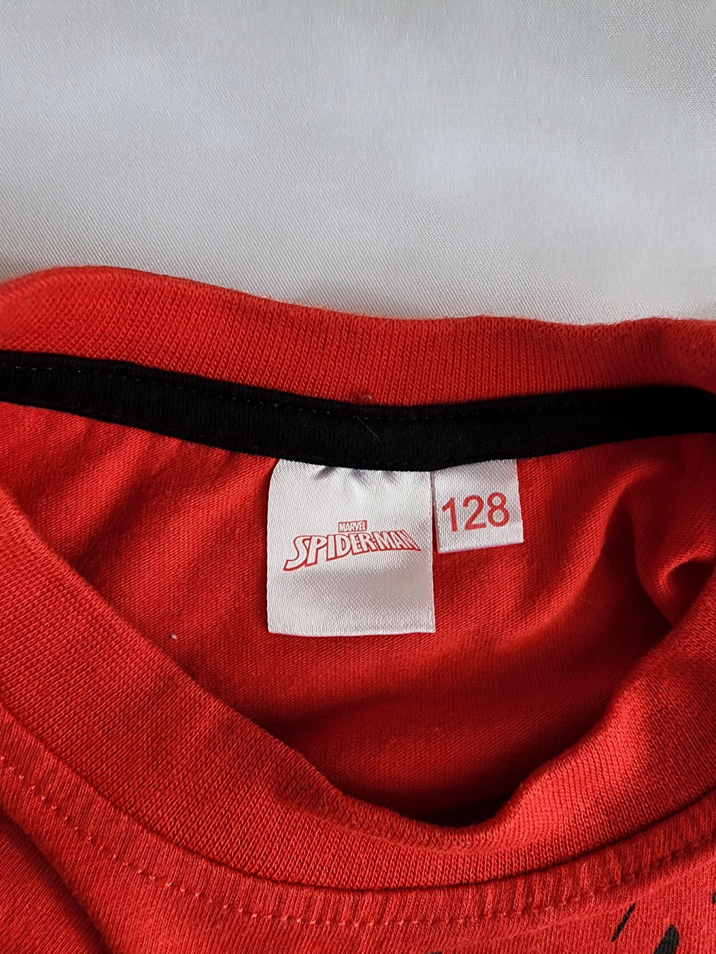 T-shirt Spider-Man – Taille 7-8 ans / 128 – Très bon état