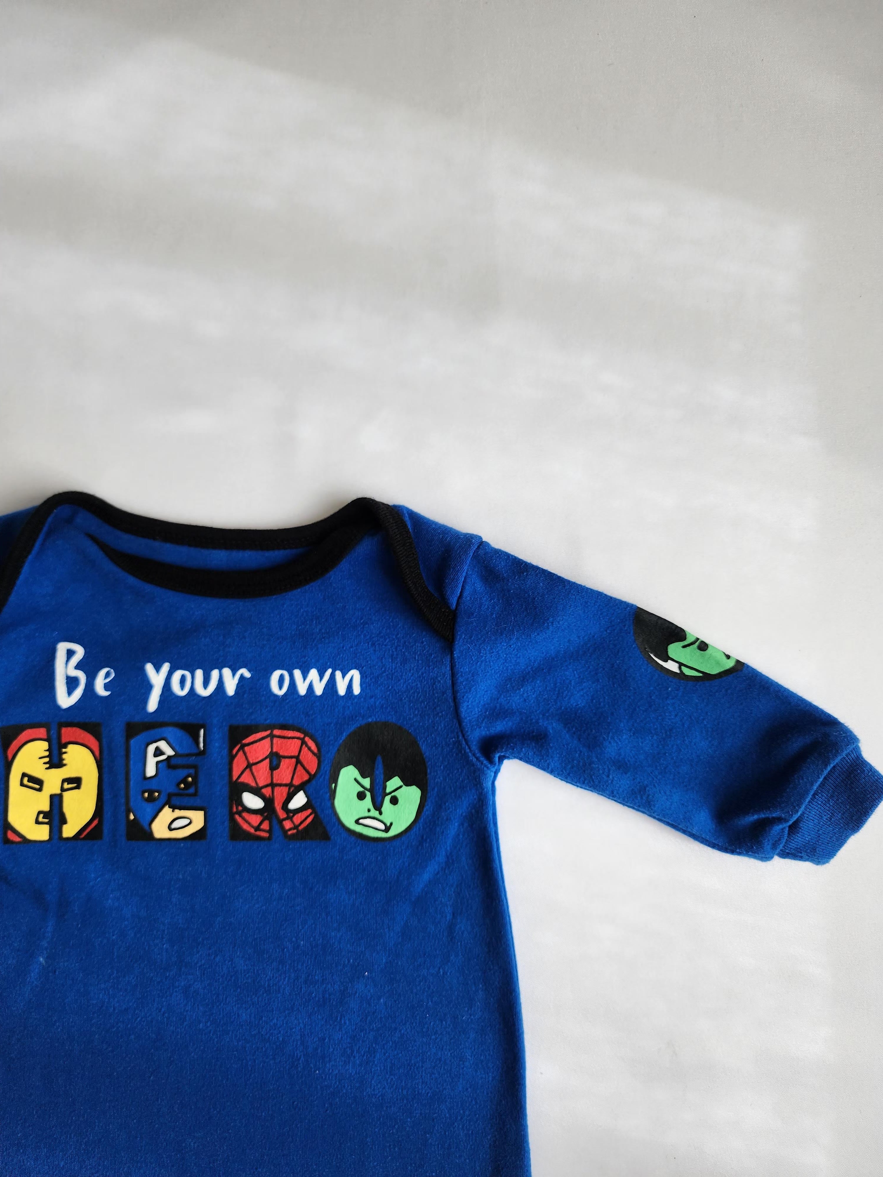 Body Marvel – 3 mois – motifs super-héros – Très bon état