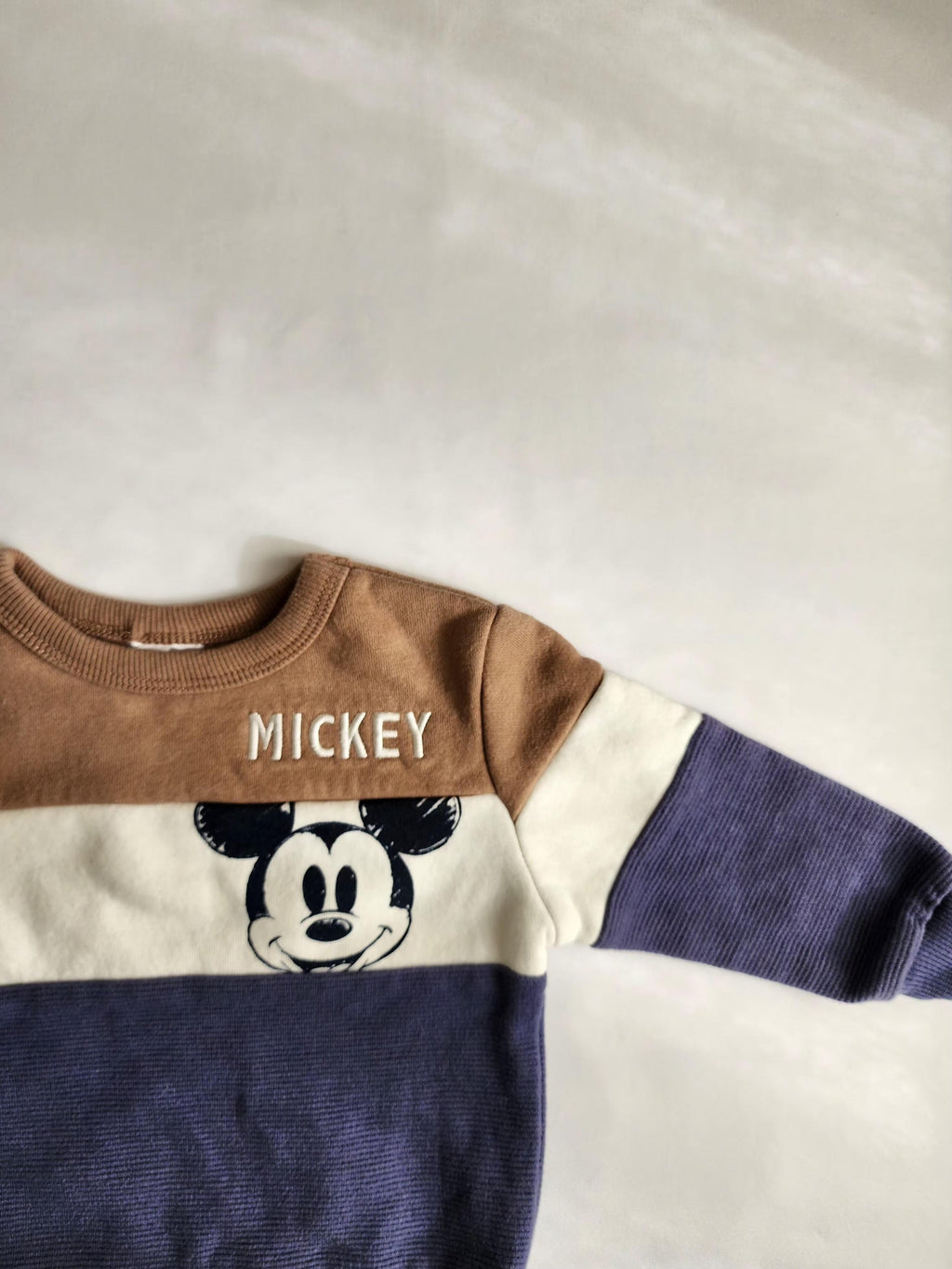 Pull Disney Baby x Mickey – 6 mois – très bon état