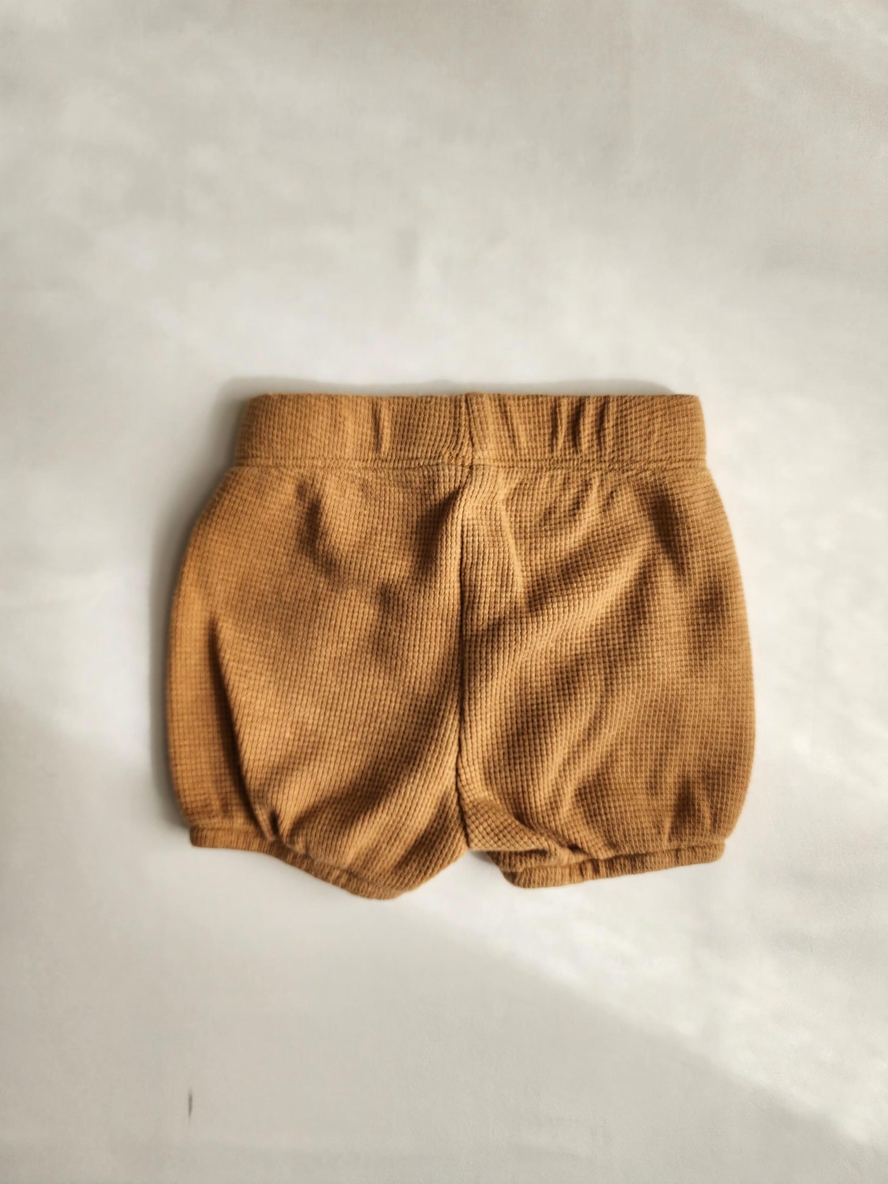 Short bébé Disney camel – 0-3 mois – en très bon état