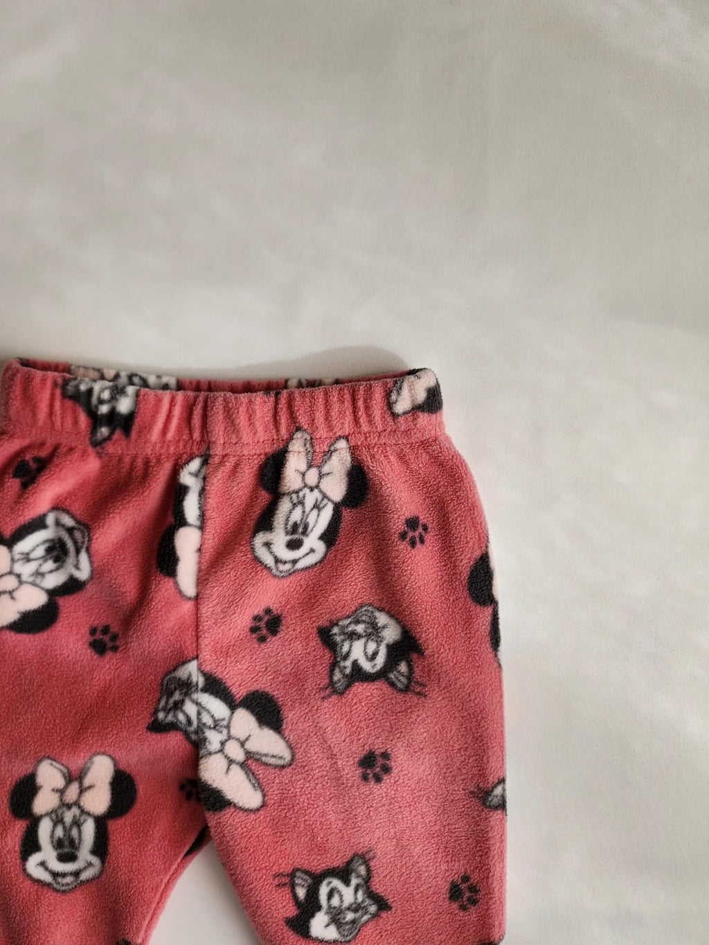 Pantalon polaire Minnie Disney – 6-12 mois – en très bon état