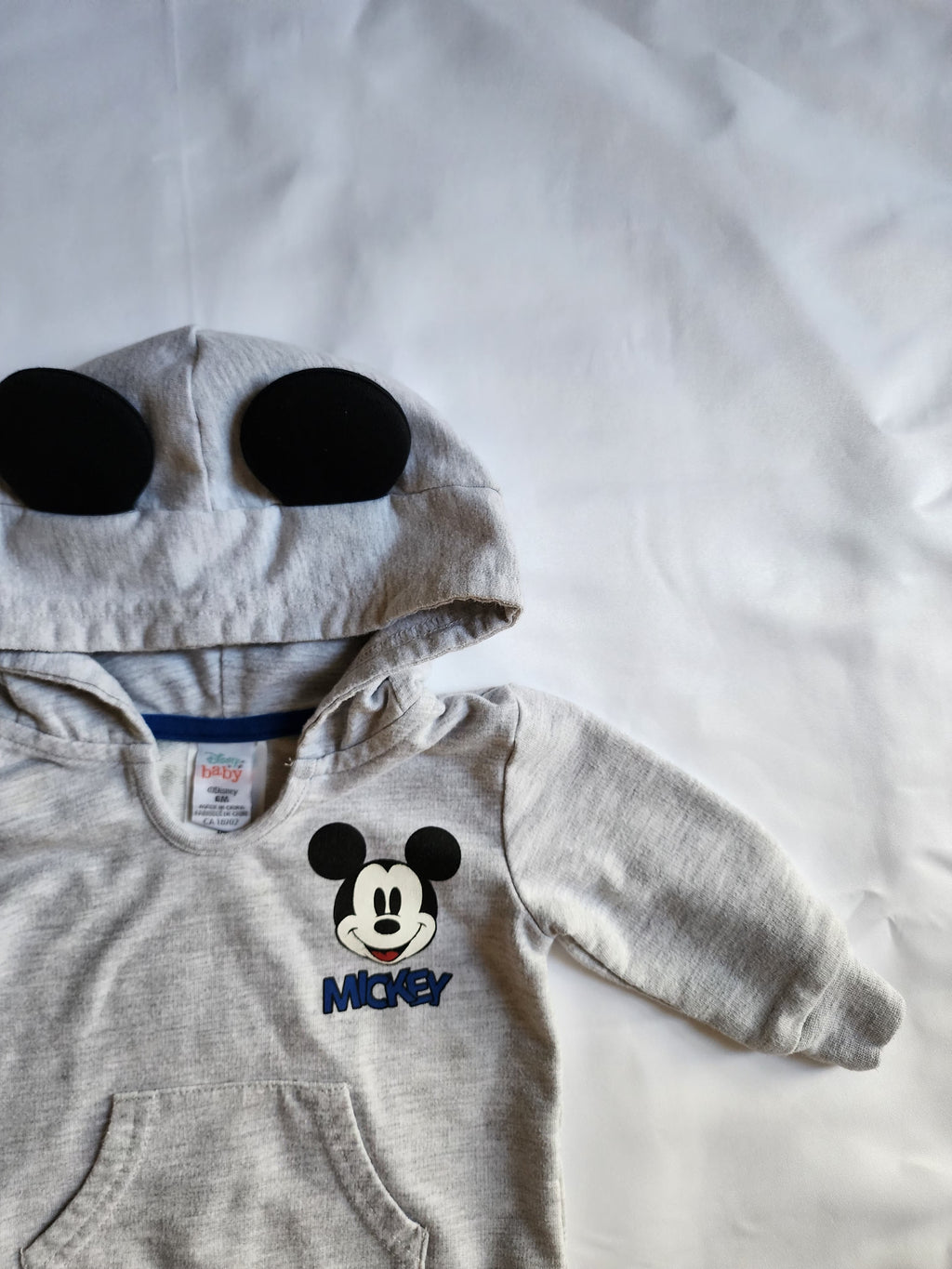 Sweat à capuche Disney Baby – 6 mois – Très bon état