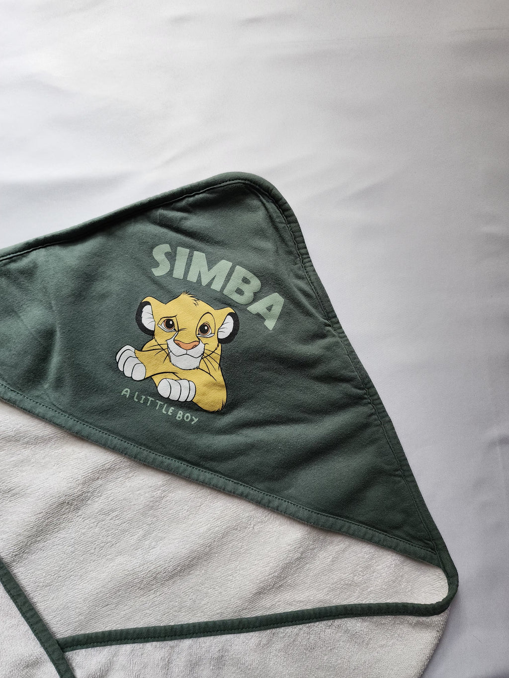 Serviette de bain Disney Baby Simba x Kiabi – 70x74 cm – Bon état