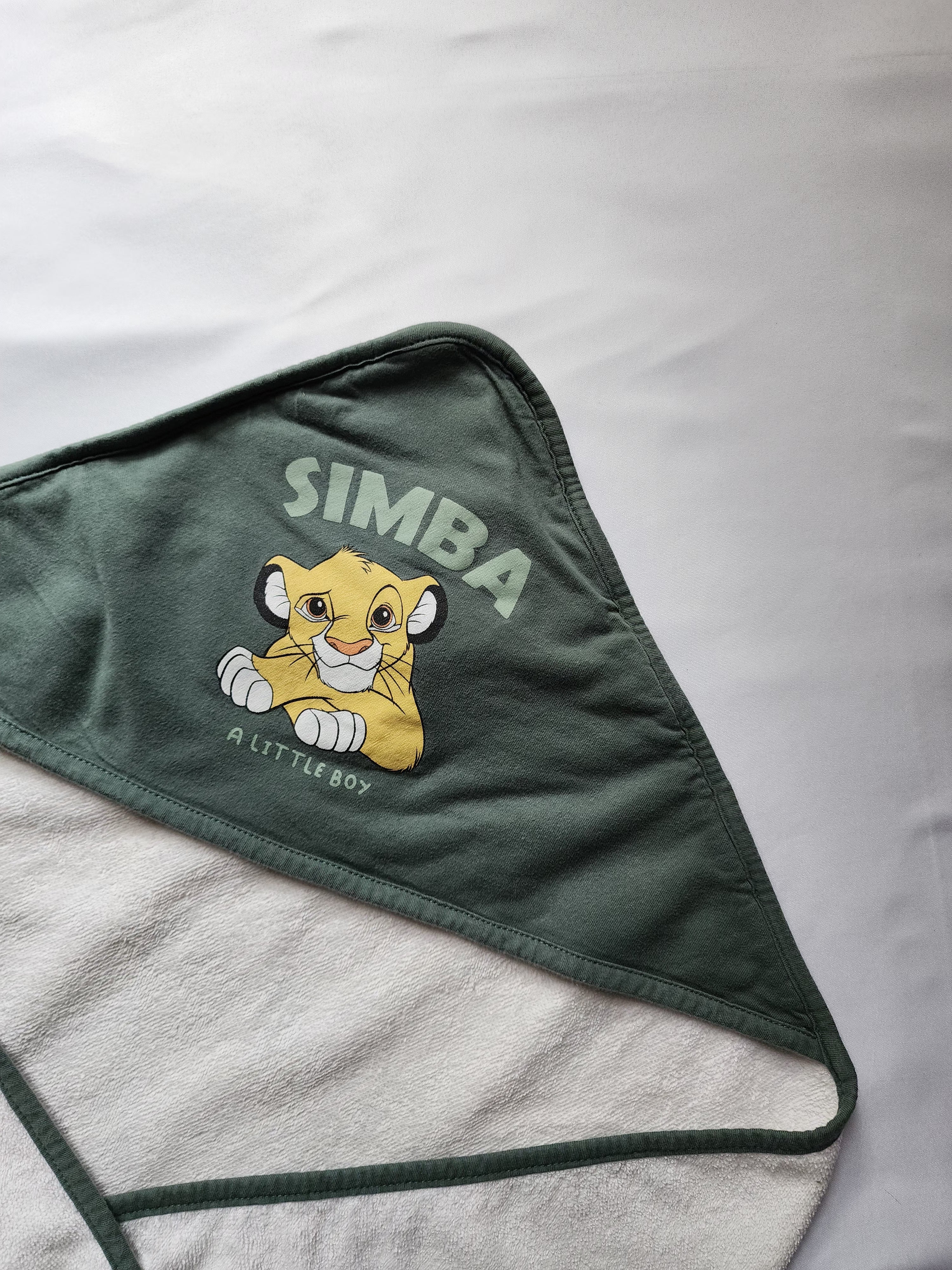Serviette de bain Disney Baby Simba x Kiabi – 70x74 cm – Bon état