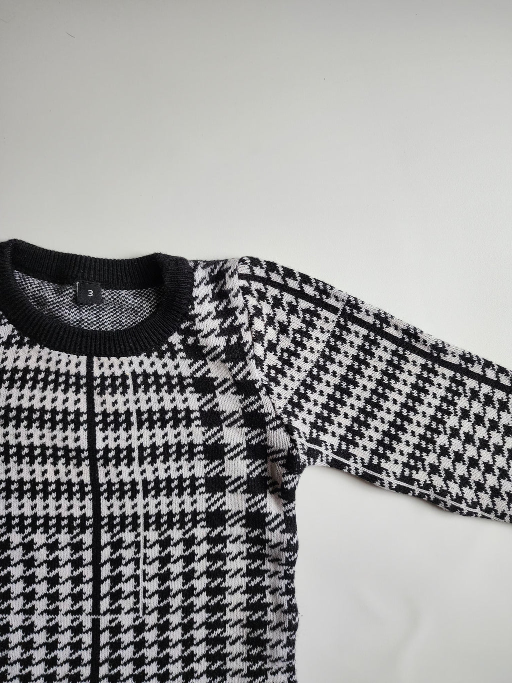 Pull motif pied-de-poule – 3 ans – Très bon état