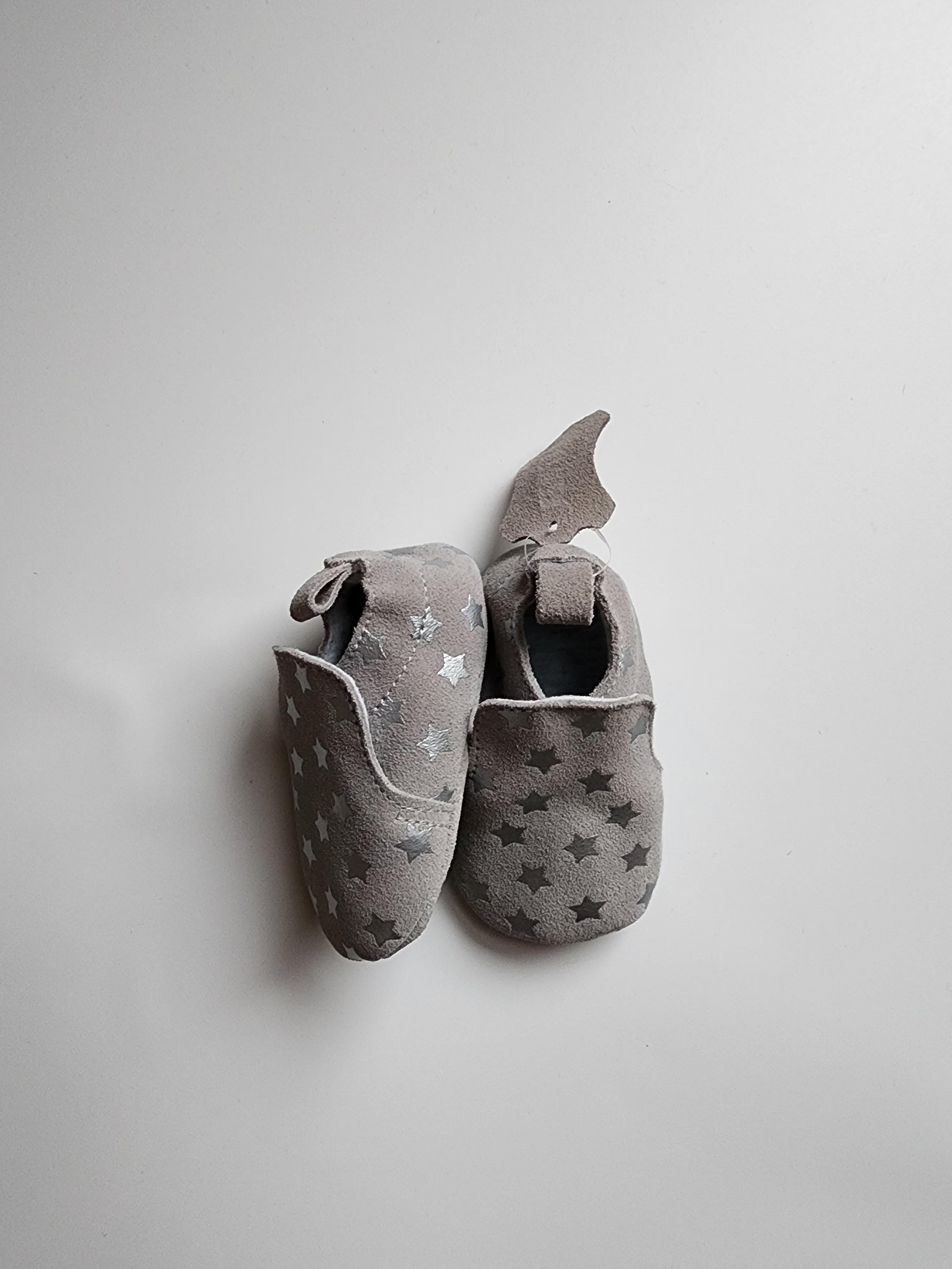 Chaussures souple Cuir Gris – 10 cm (0-3mois) – Neuf