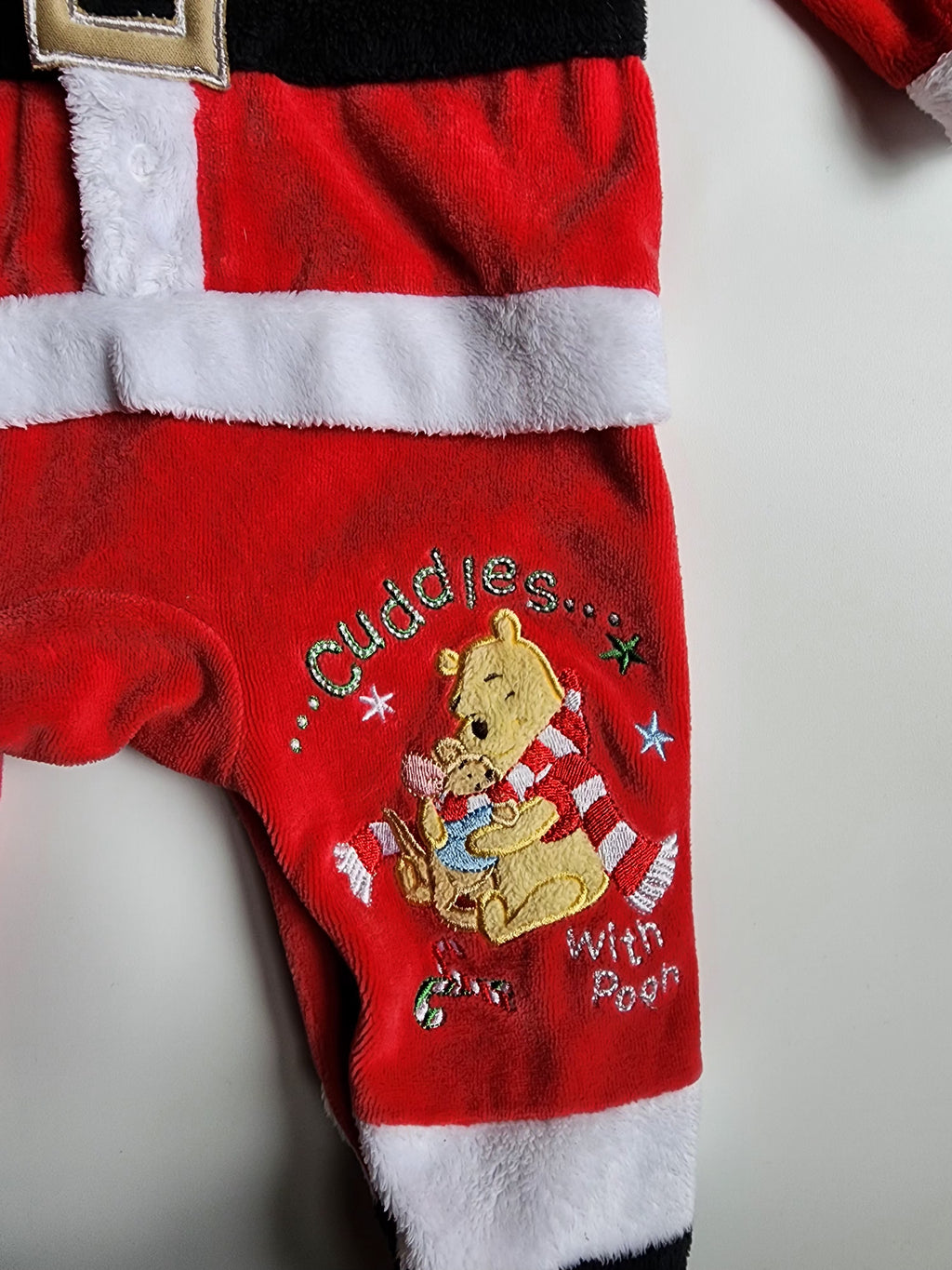 Ensemble velours Disney Store – Père Noël Winnie l’Ourson – 3/6 mois – Bon état général