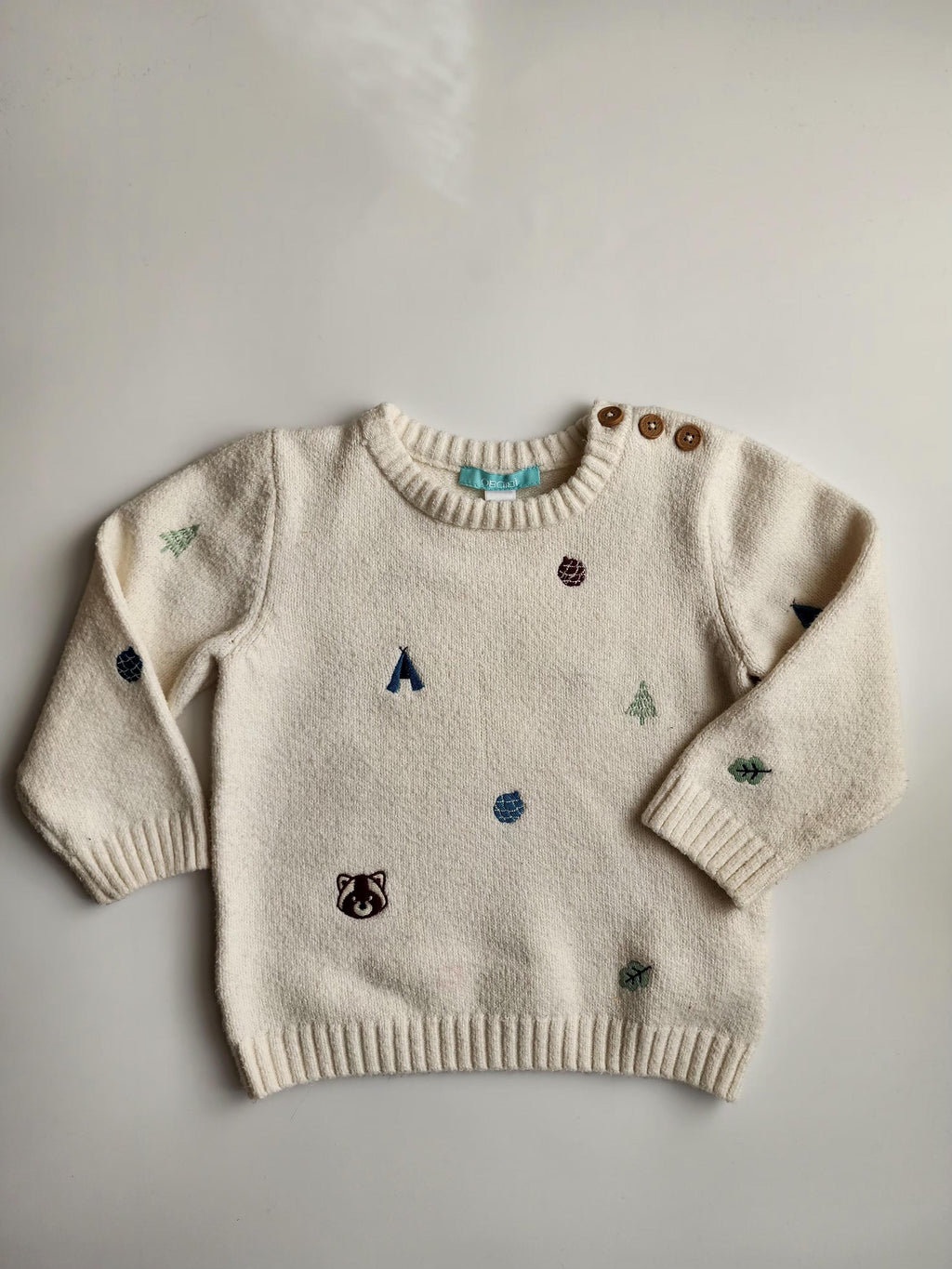 Pull Obaïbi – 18 mois – Blanc motif festif – Bon état