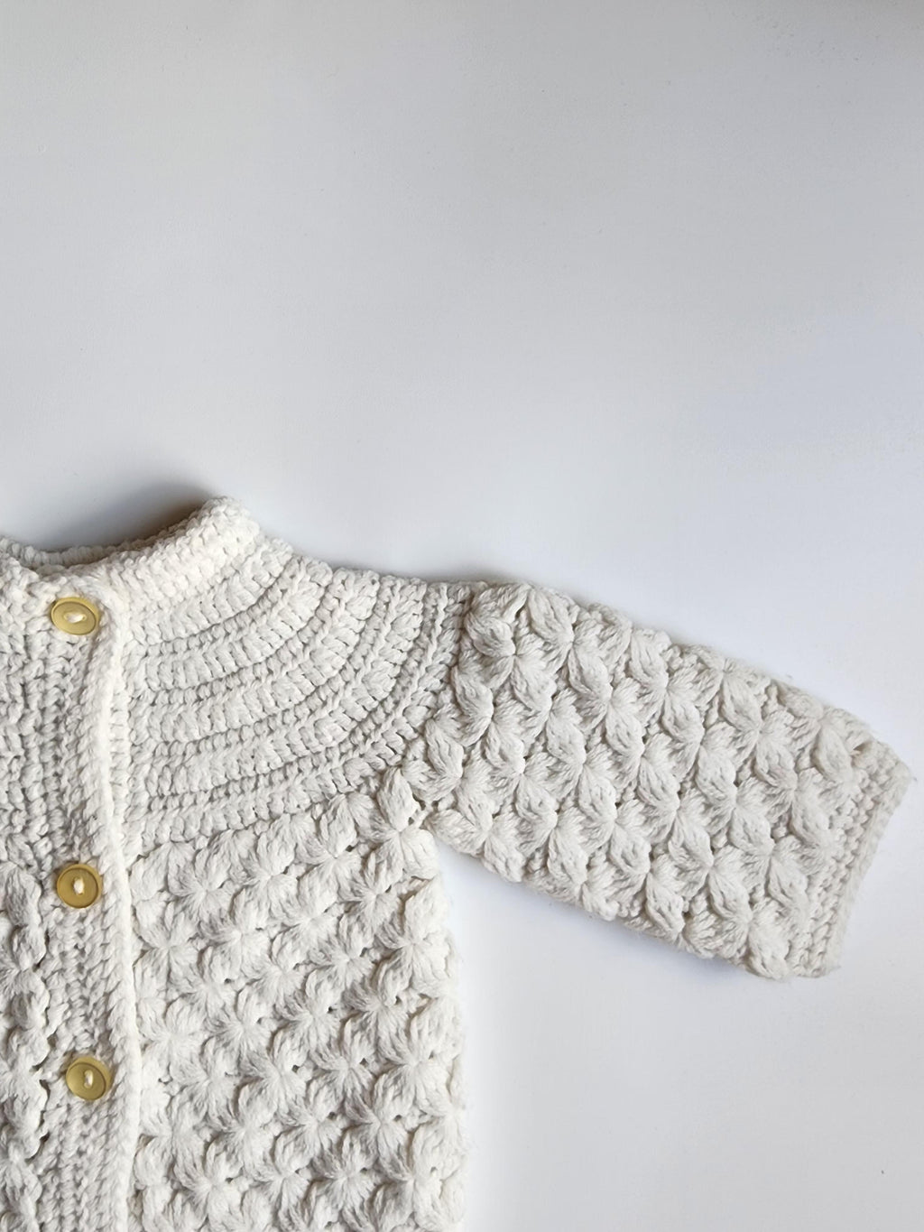 Gilet tricoté à la main – environ 3 mois – Très bon état