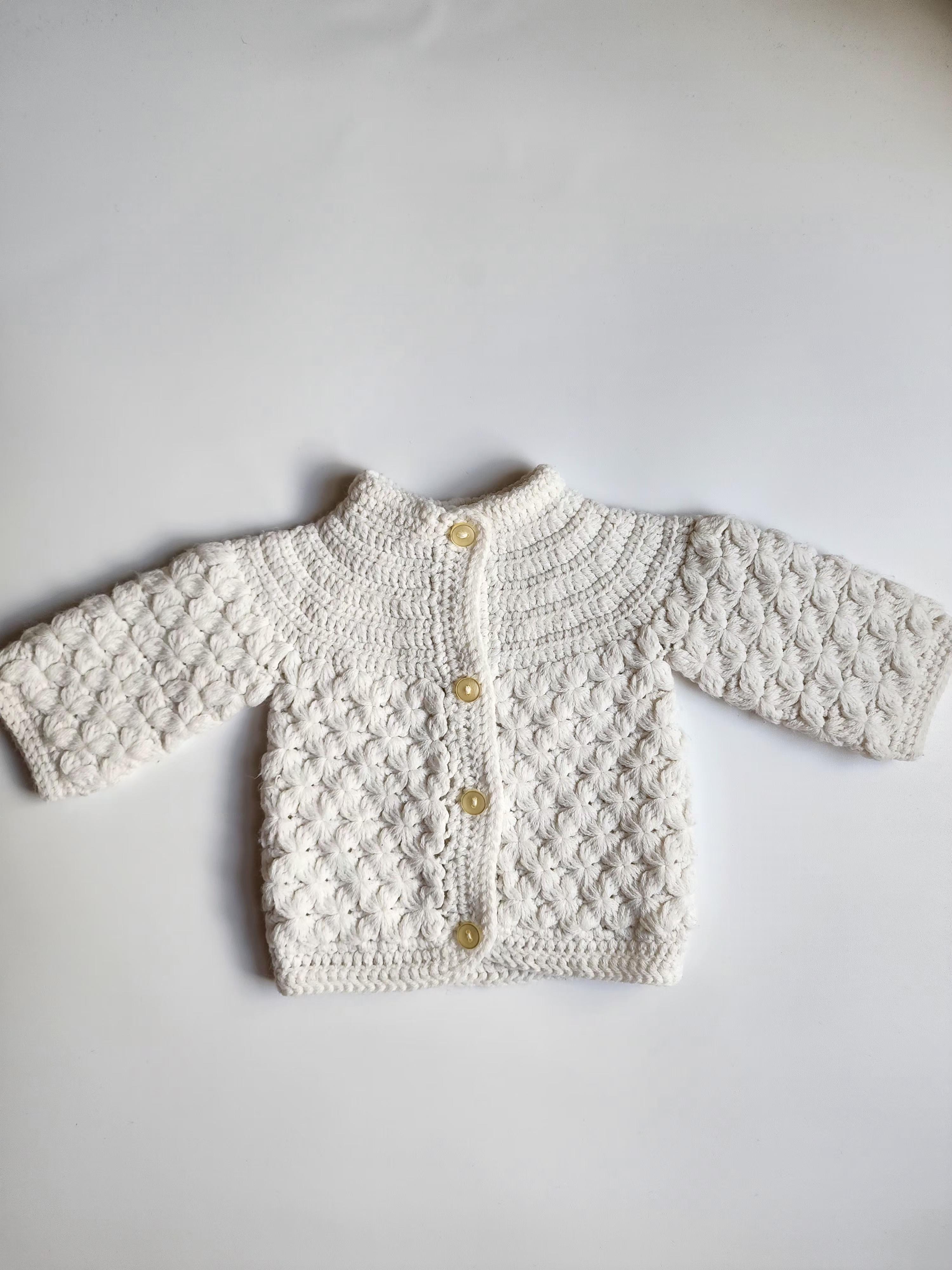 Gilet tricoté à la main – environ 3 mois – Très bon état