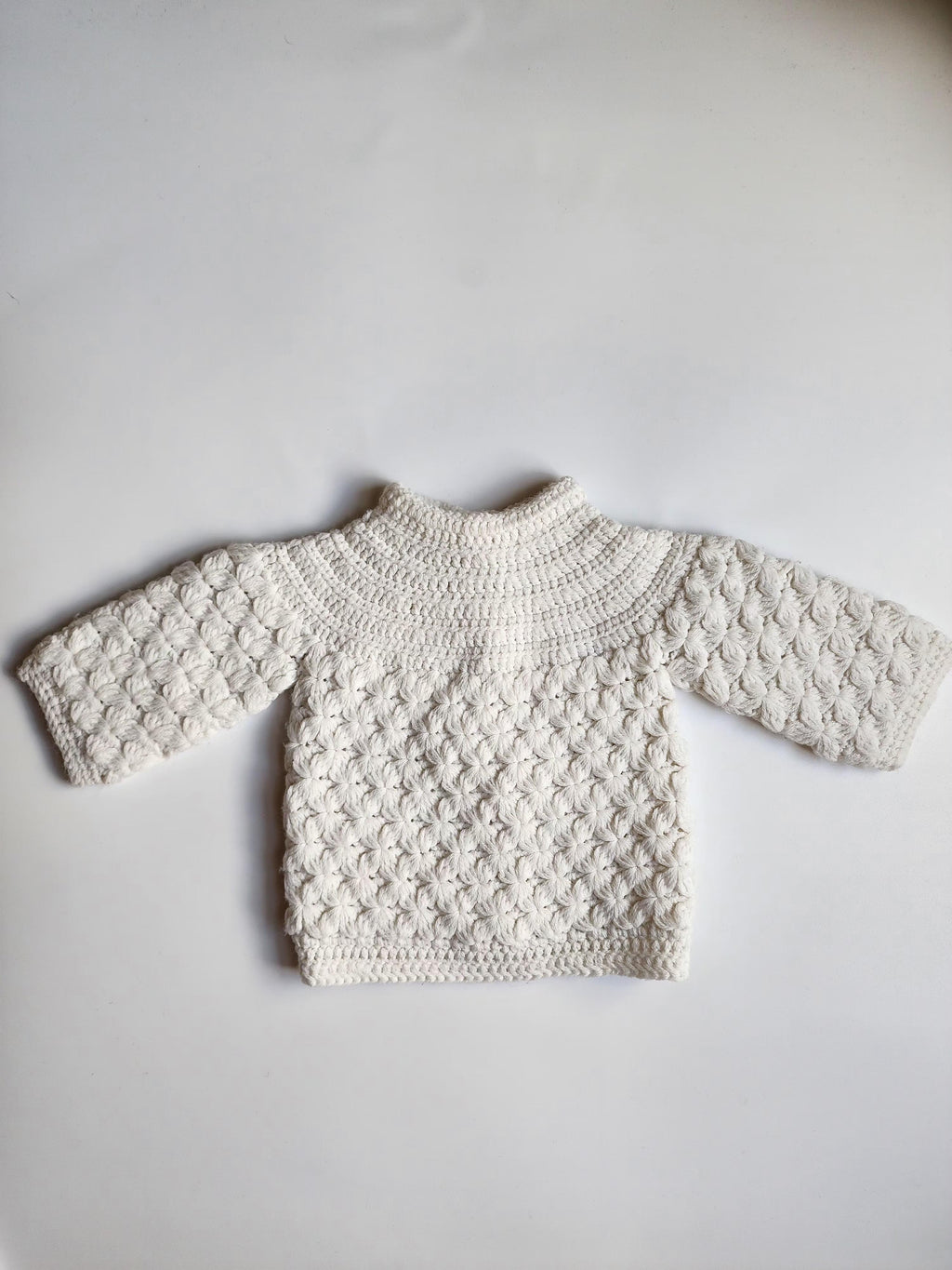 Gilet tricoté à la main – environ 3 mois – Très bon état