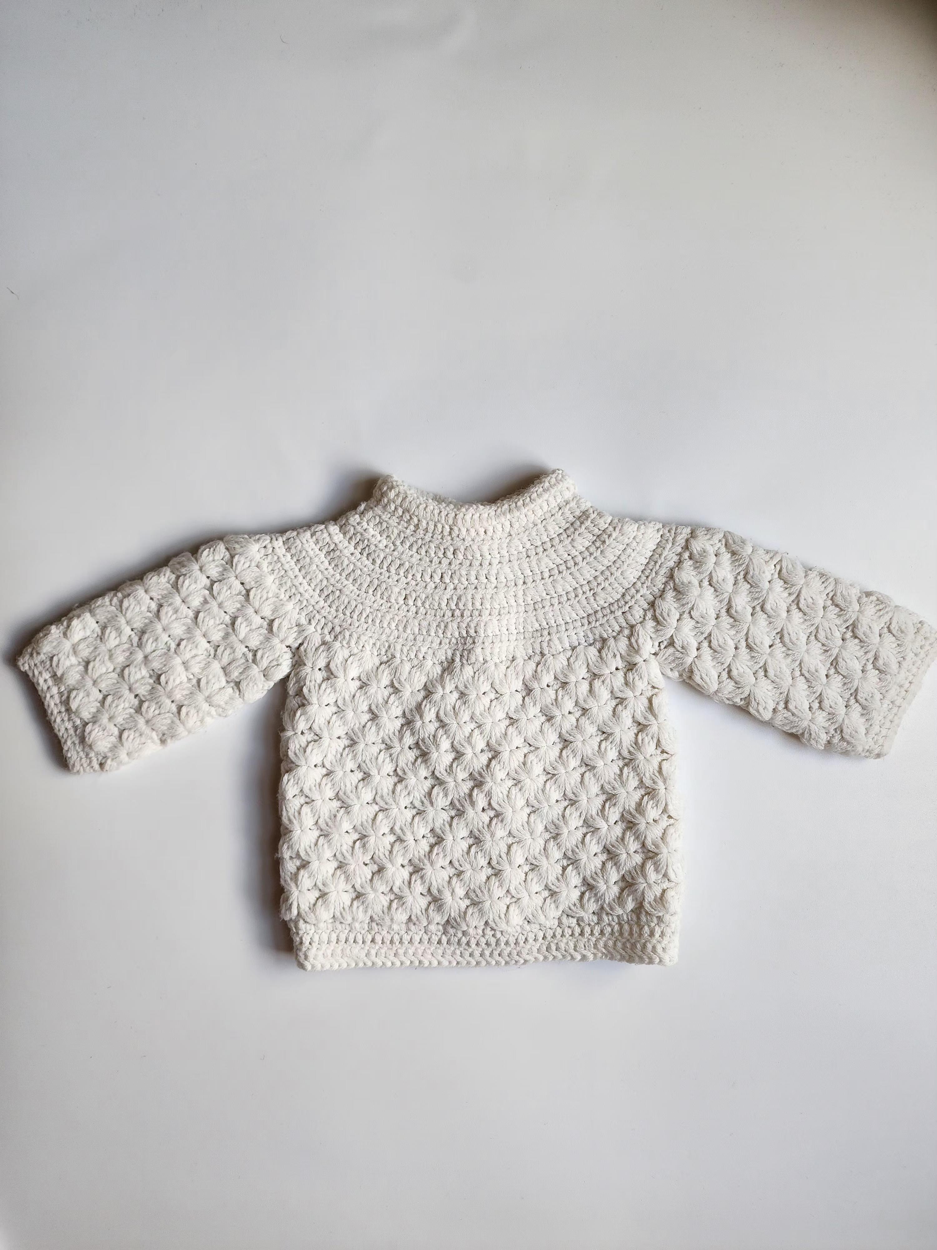 Gilet tricoté à la main – environ 3 mois – Très bon état