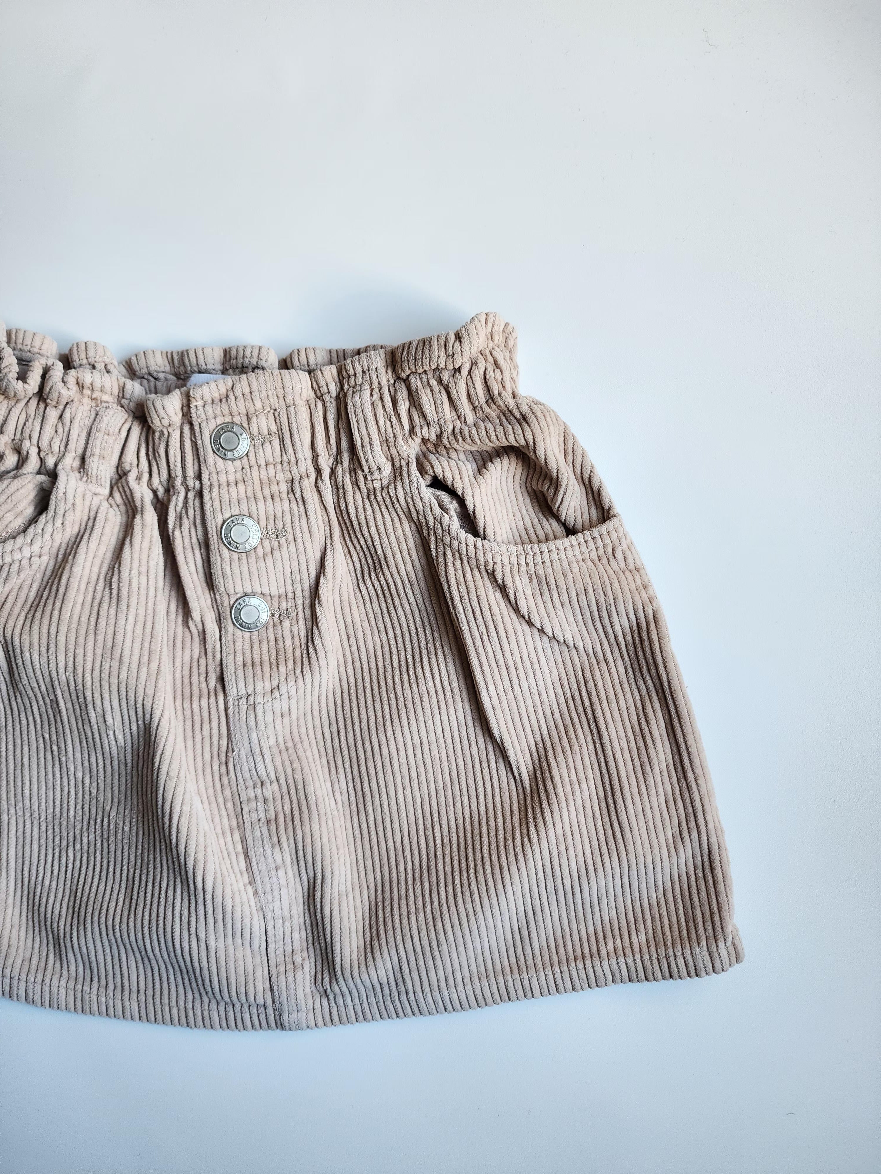 Jupe Zara – 5-6 ans – Beige effet daim – Bon état (petit défaut discret)