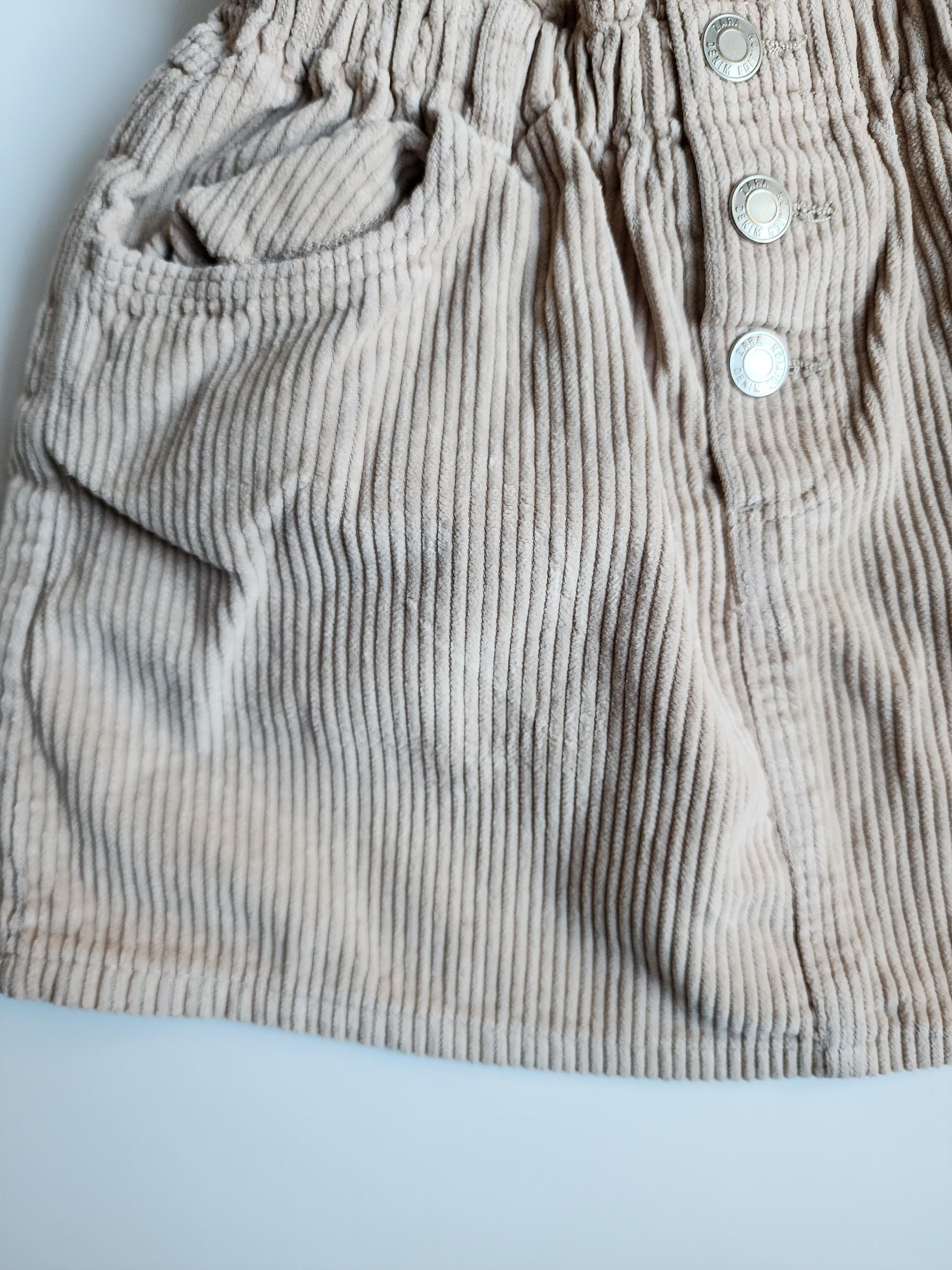 Jupe Zara – 5-6 ans – Beige effet daim – Bon état (petit défaut discret)