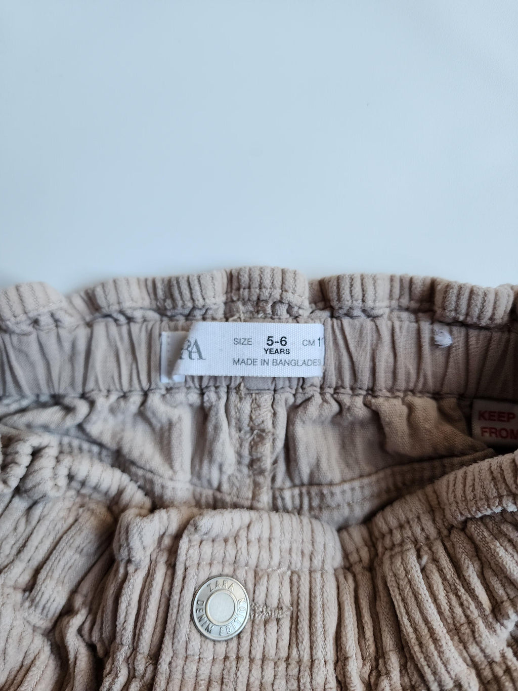 Jupe Zara – 5-6 ans – Beige effet daim – Bon état (petit défaut discret)