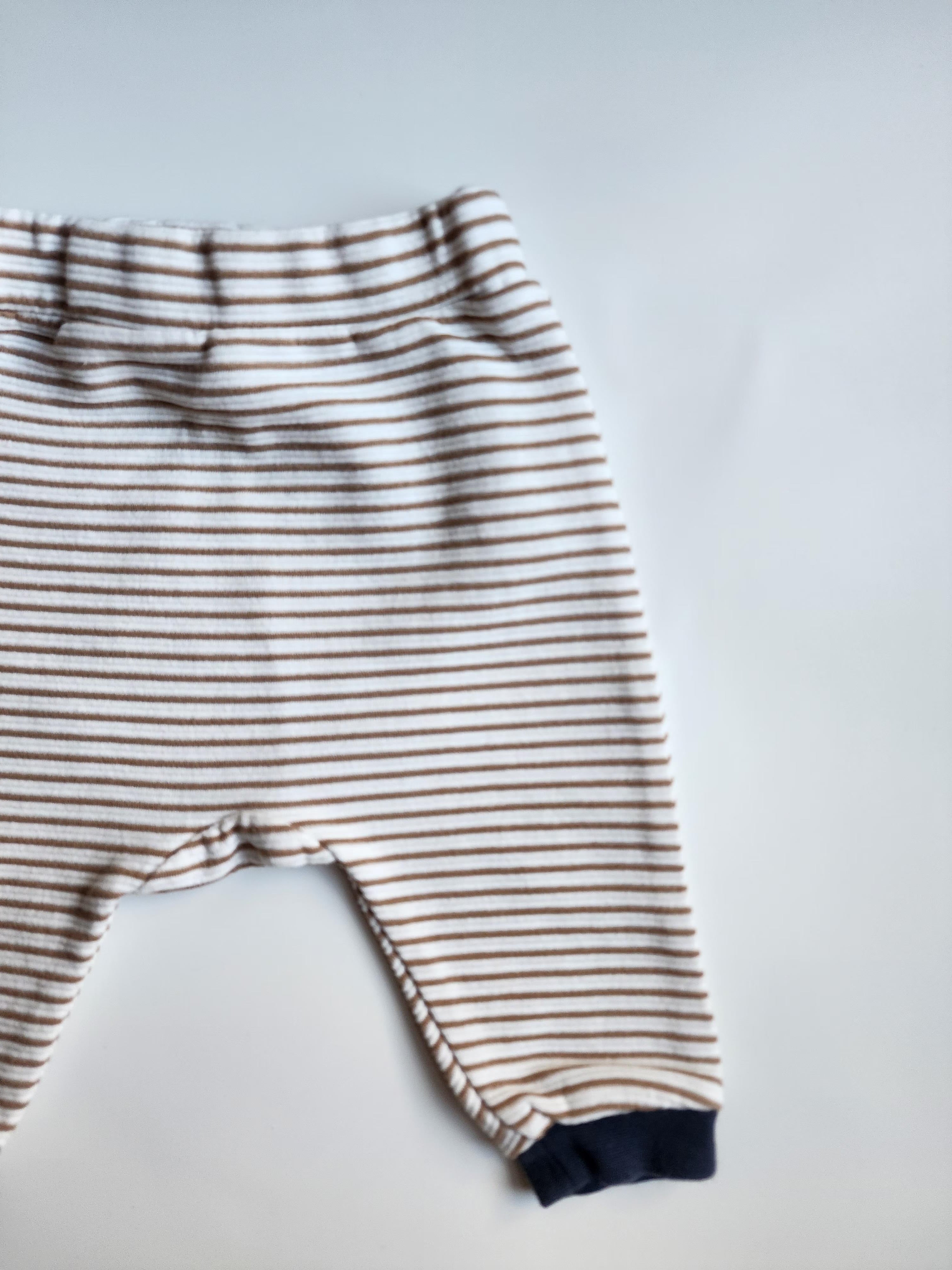 Pantalon Obaïbi – 1 mois – Très bon état