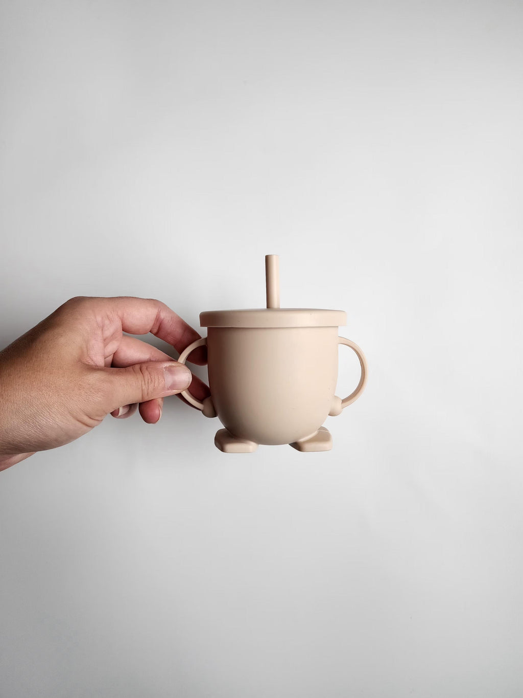 Gobelet avec paille détachable silicone – beige – Très bon état