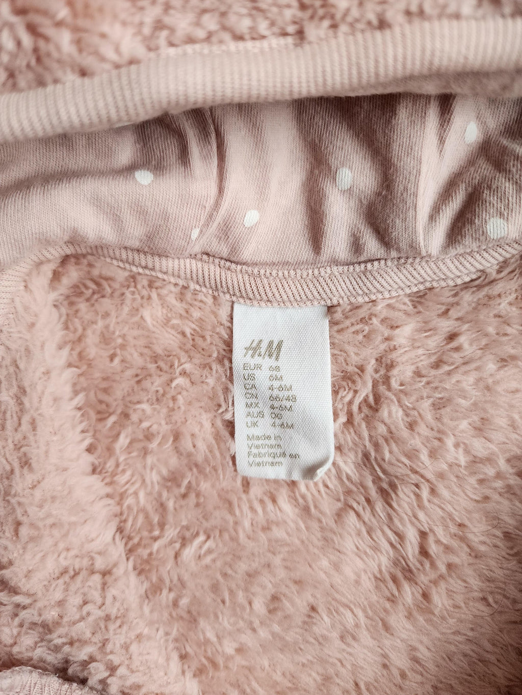 Veste polaire H&M – 2-4 mois – Rose poudré – Avec capuche – Très bon état