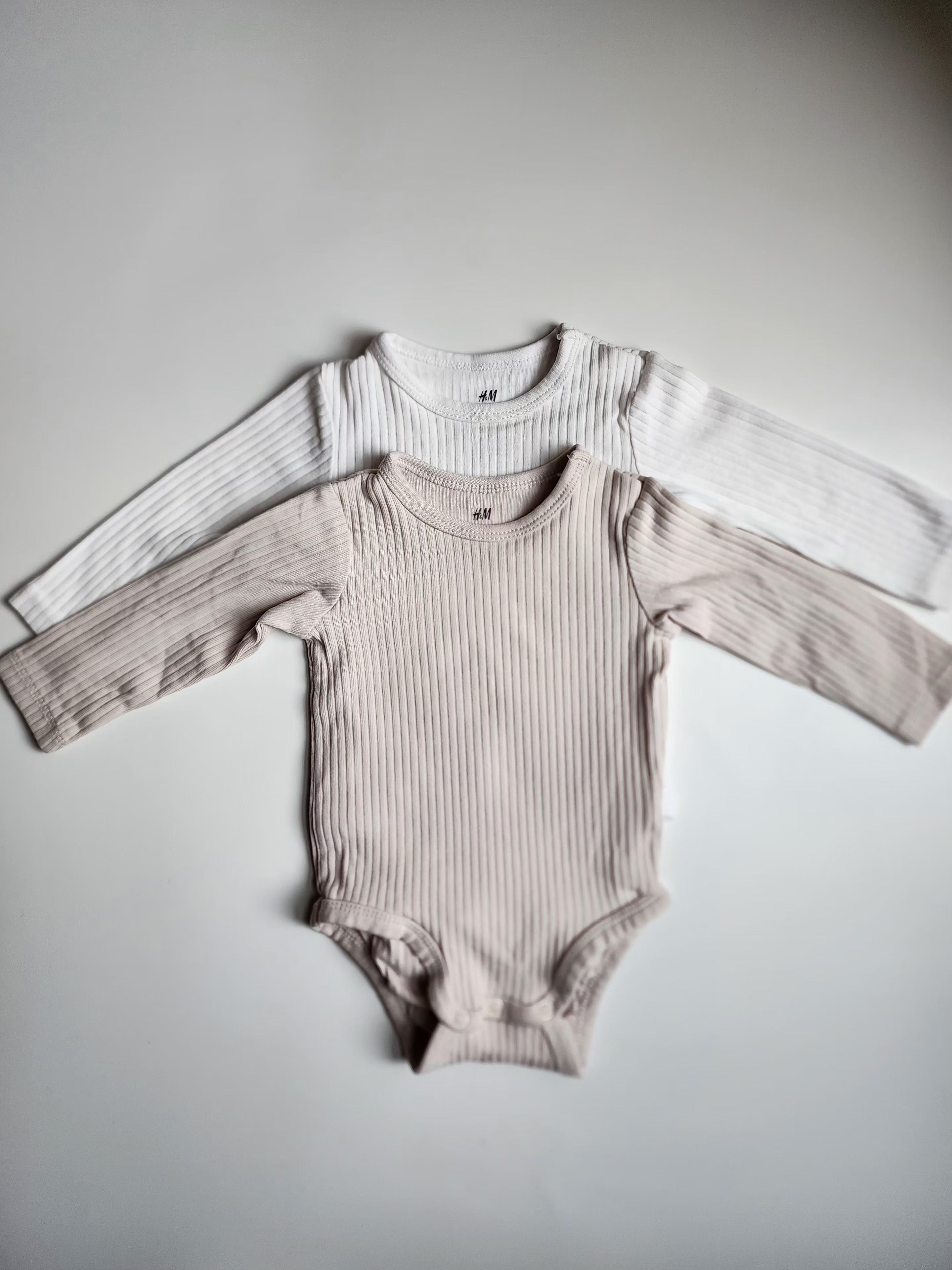 Lot de 2 bodies H&M – 2-4 mois – Blanc & beige – Manches longues – Très bon état