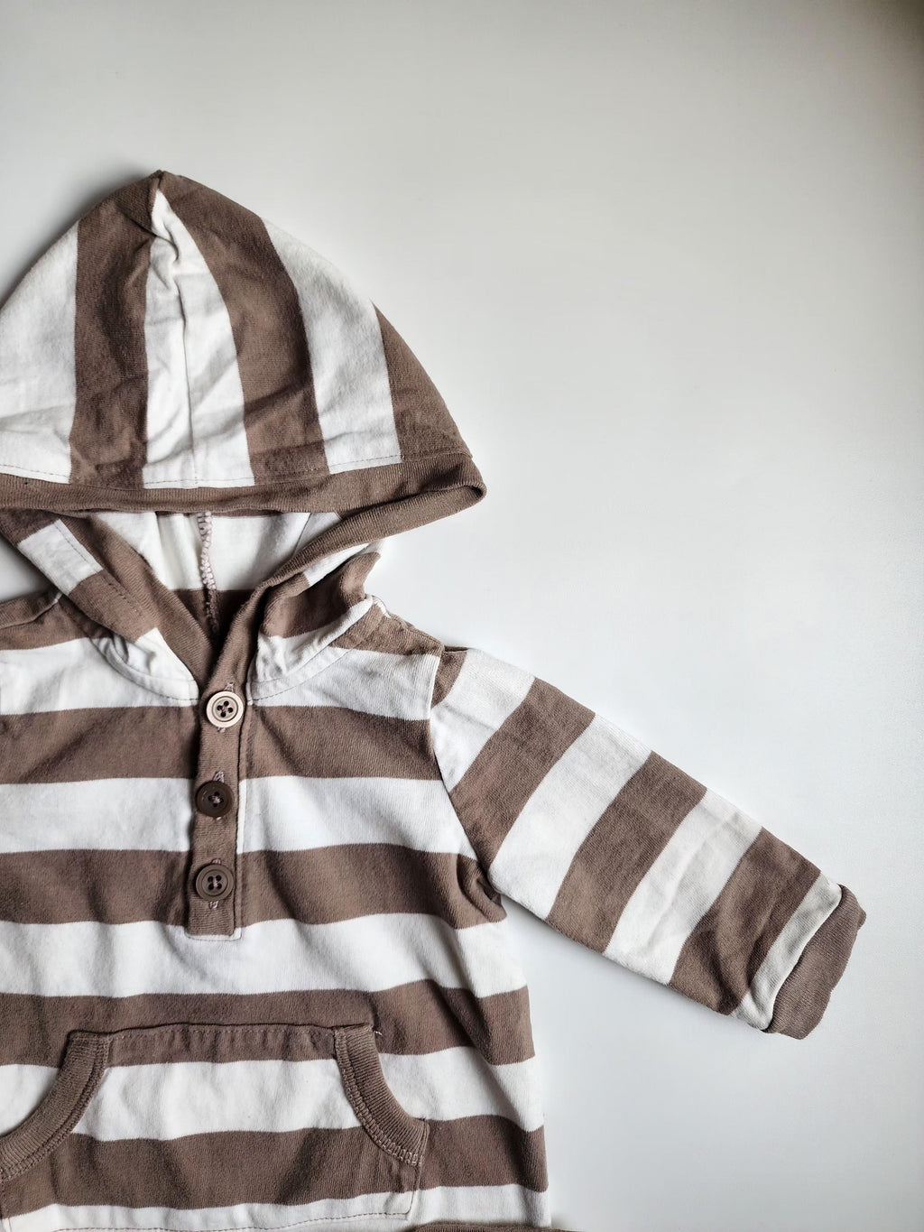 Combinaison Old Navy – 3-6 mois – Rayée marron & blanc – Très bon état