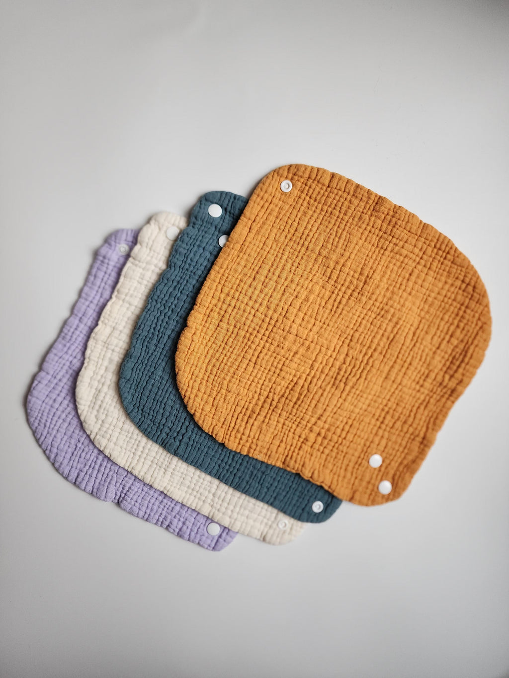 Lot de 4 langes-bavoirs 2-en-1 – Très bon état