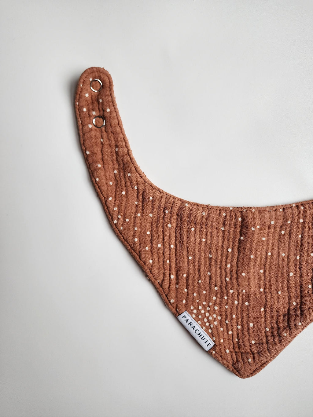 Bavoir Parachute – Marron à pois blancs – Pressions – Bon état