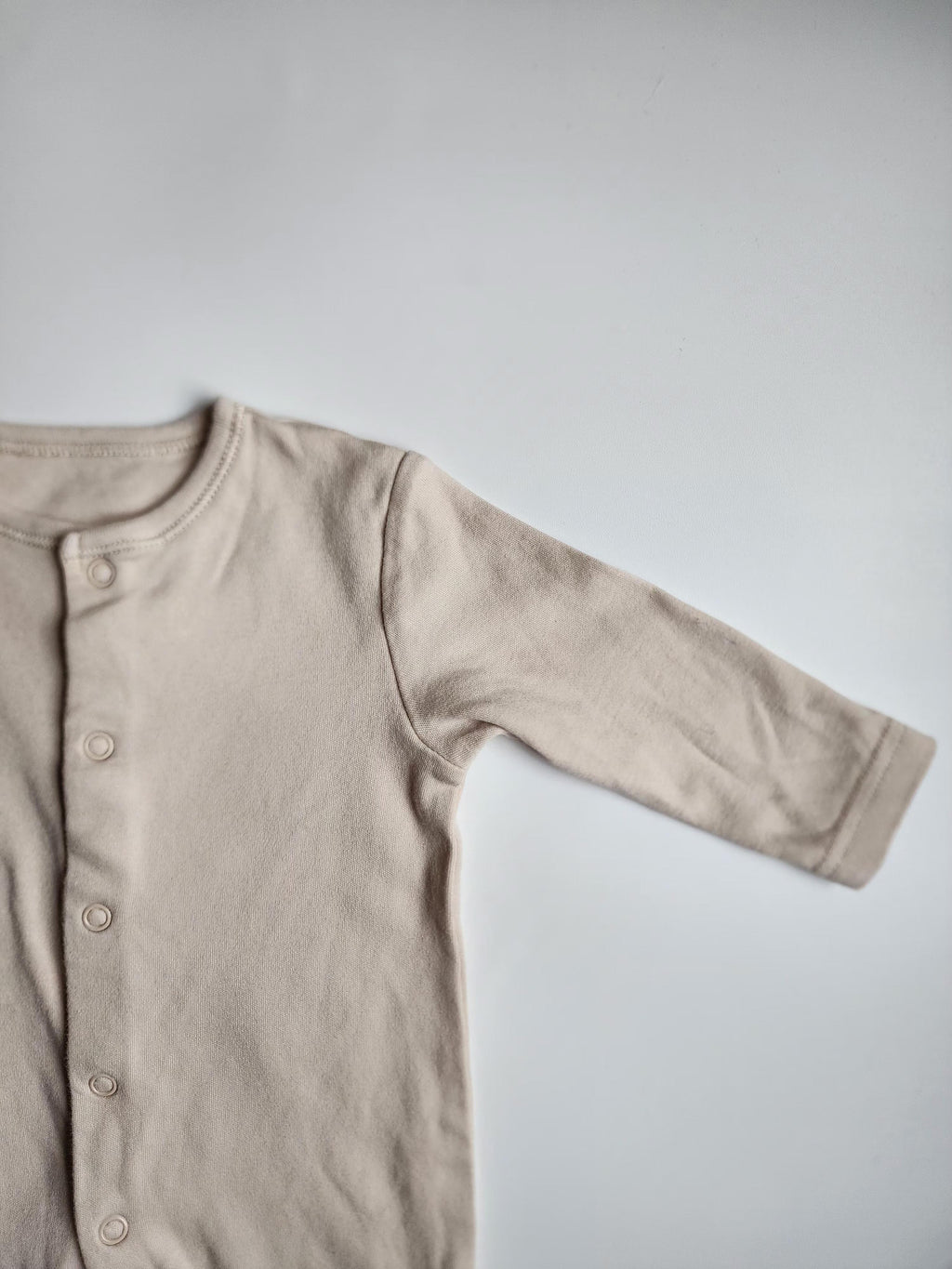 Pyjama Primark – 3-6 mois – Beige uni – Très bon état