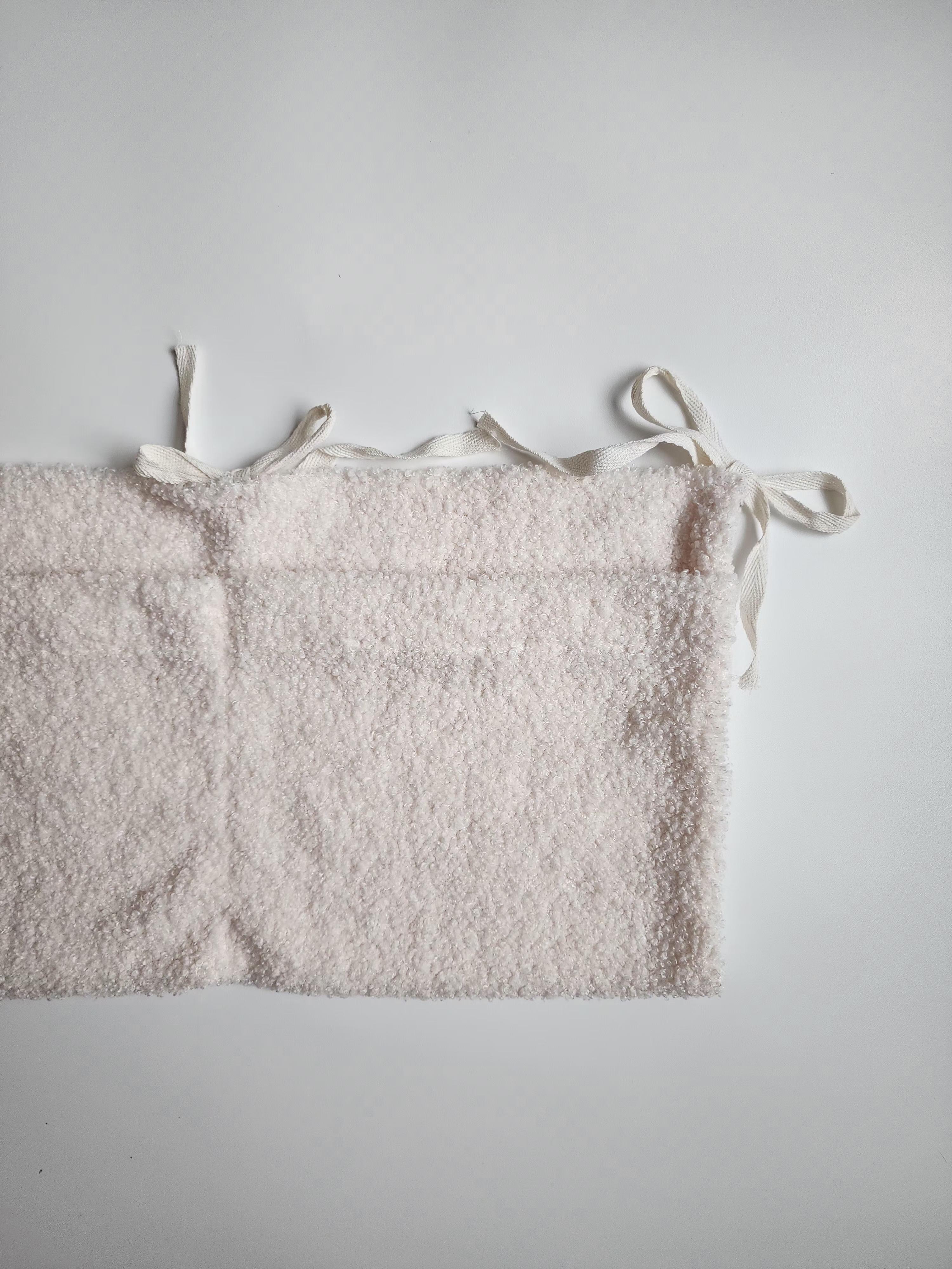 Pochettes à accrocher – Rangement doudou, tétine, accessoires – Très bon état