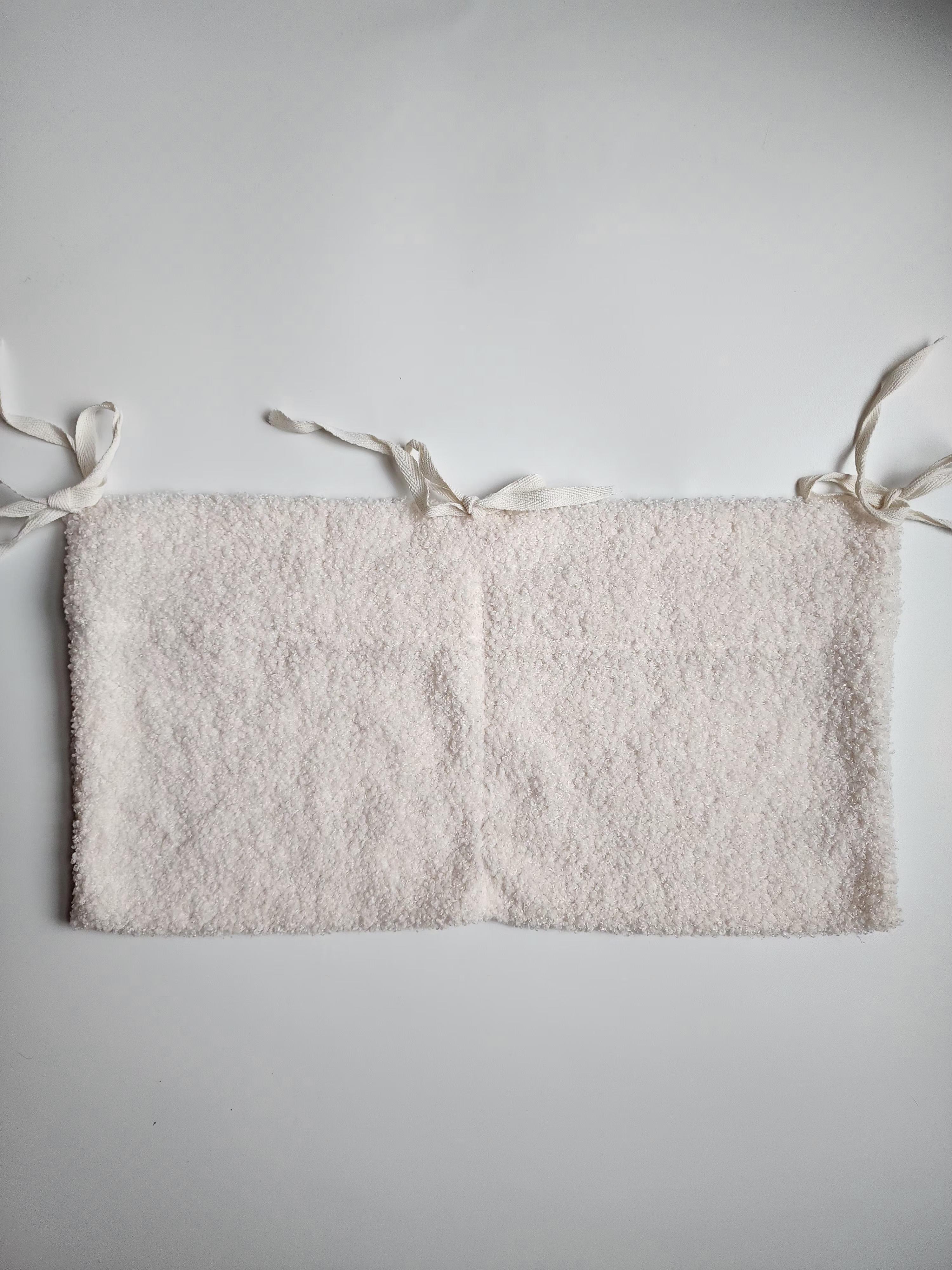 Pochettes à accrocher – Rangement doudou, tétine, accessoires – Très bon état