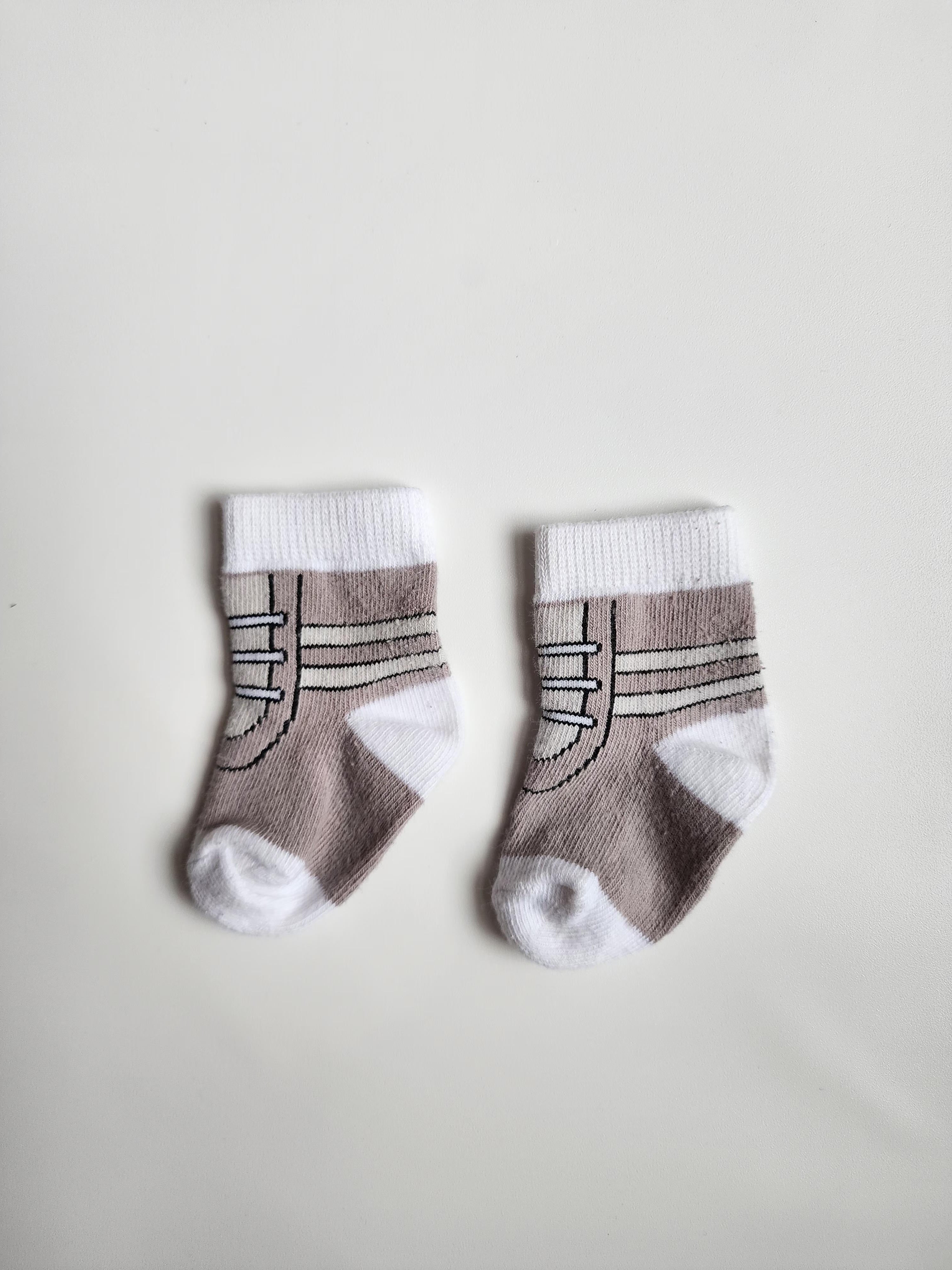 Chaussettes Mathilde M – Naissance à 1 mois – Blanc et gris – Bon état