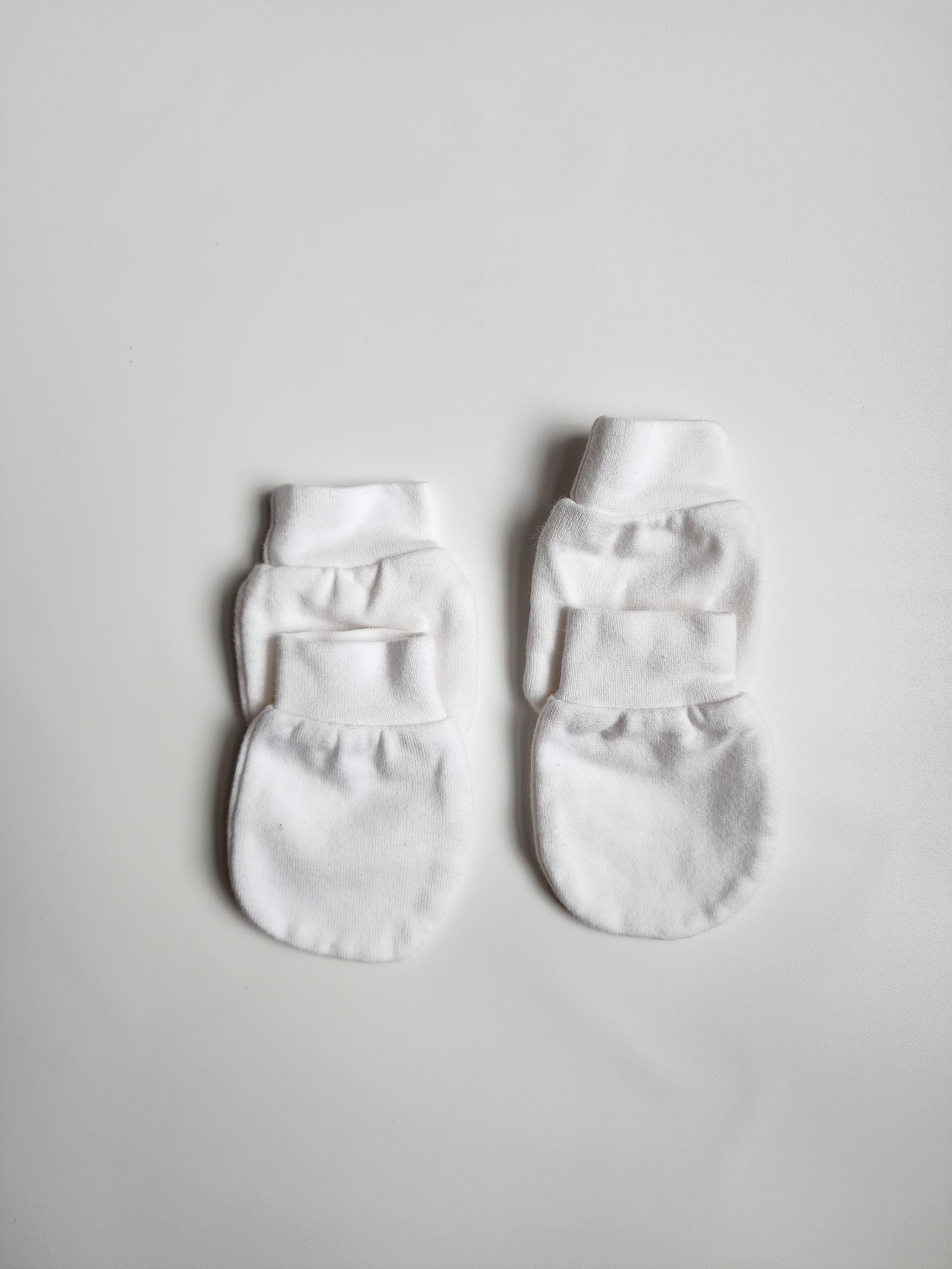 Deux paires de gants de naissance – Très bon état