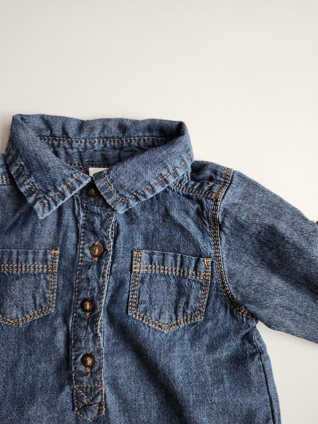 Robe chemise jean Oshkosh  – 3 mois – Trés bon état
