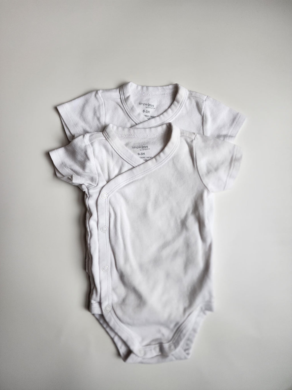 Lot de 2 bodies manches courtes Georges – 0-3 mois – Très bon état