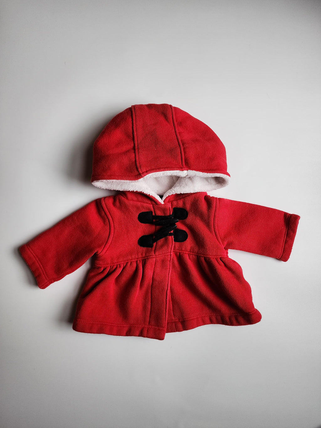 Manteau rouge Carter’s – 3 mois – Intérieur polaire – Bon état