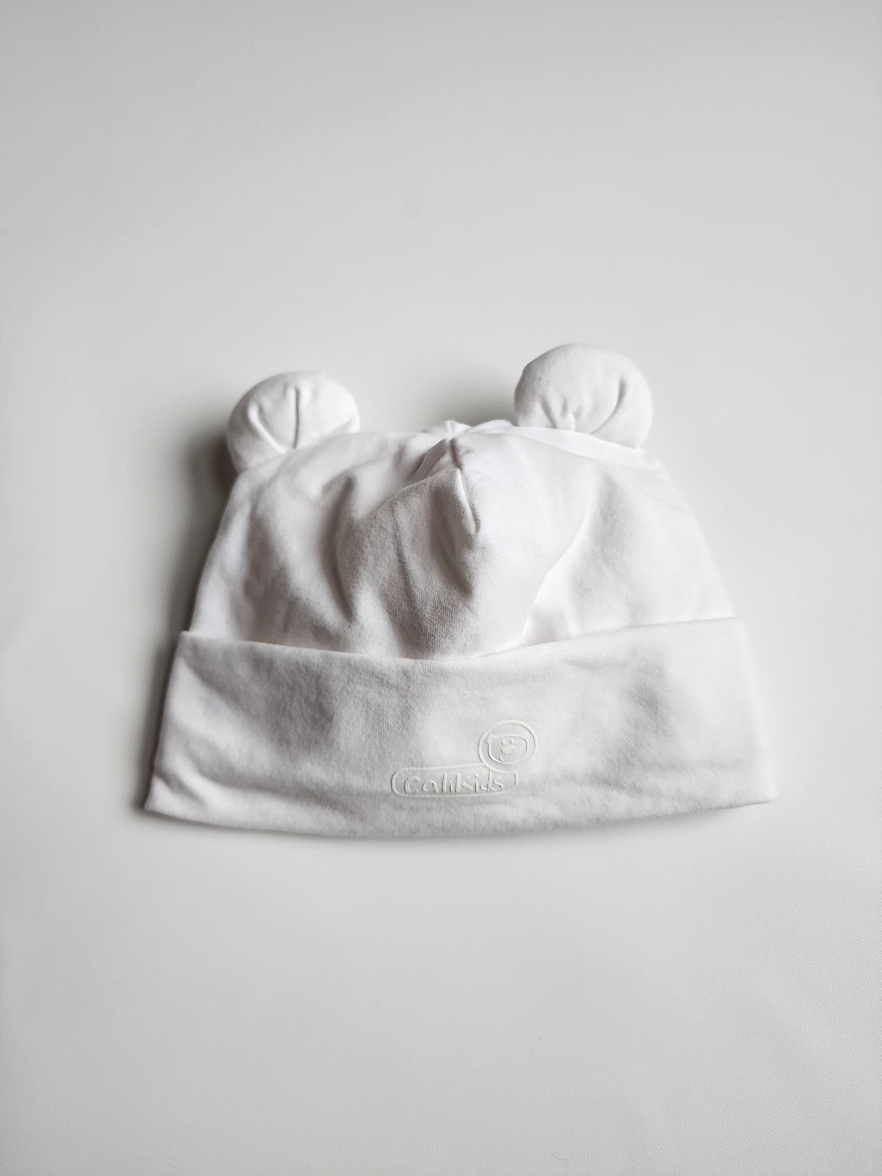 Bonnet CaliKids blanc – 0-3 mois – Très bon état