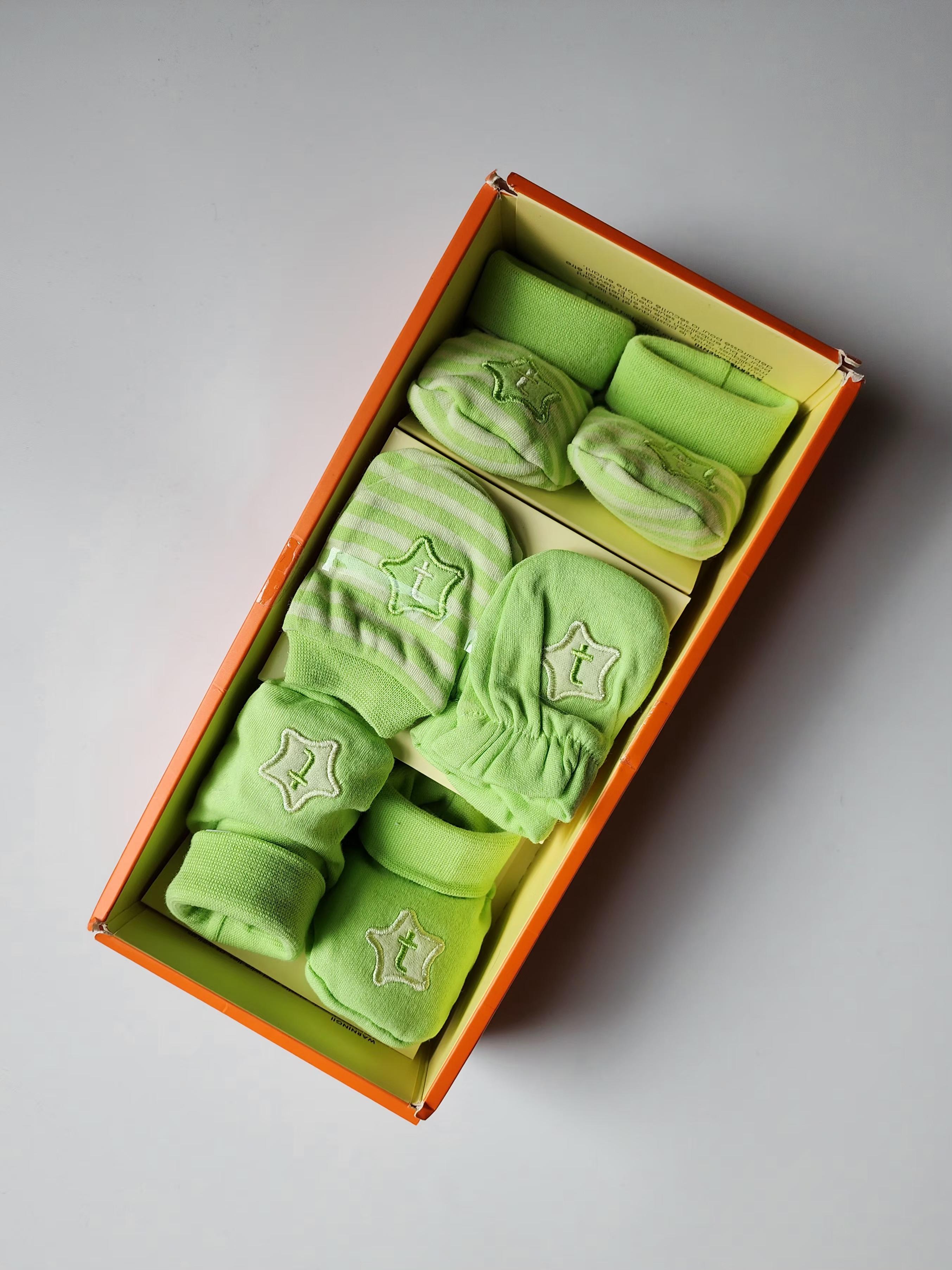 Coffret cadeau Twinkie 0‑6 mois – 2 paires de chaussons + 2 paires de mitaines (neuf)