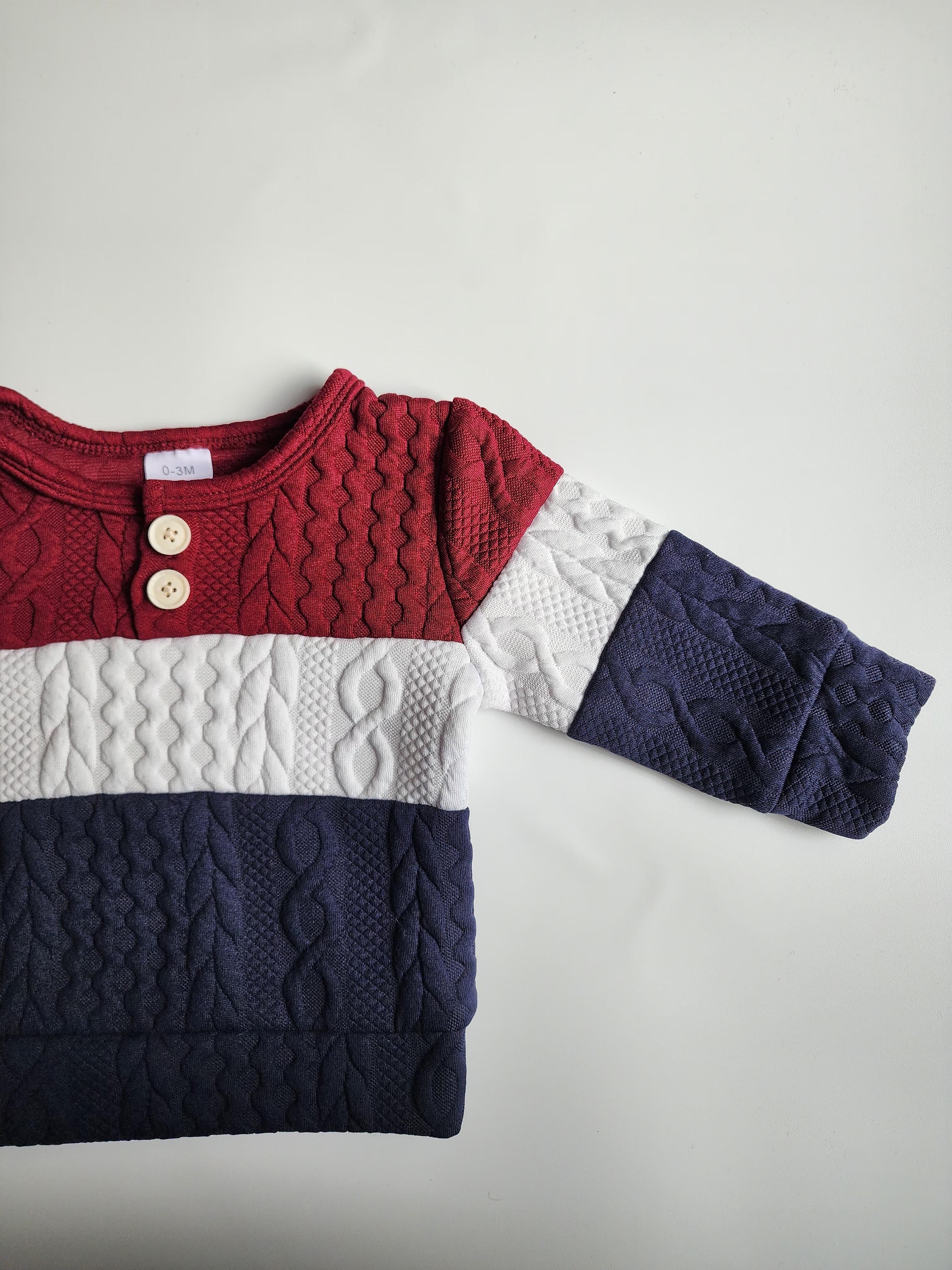 Pull sans marque – 0-3mois *taille grand – très bon état