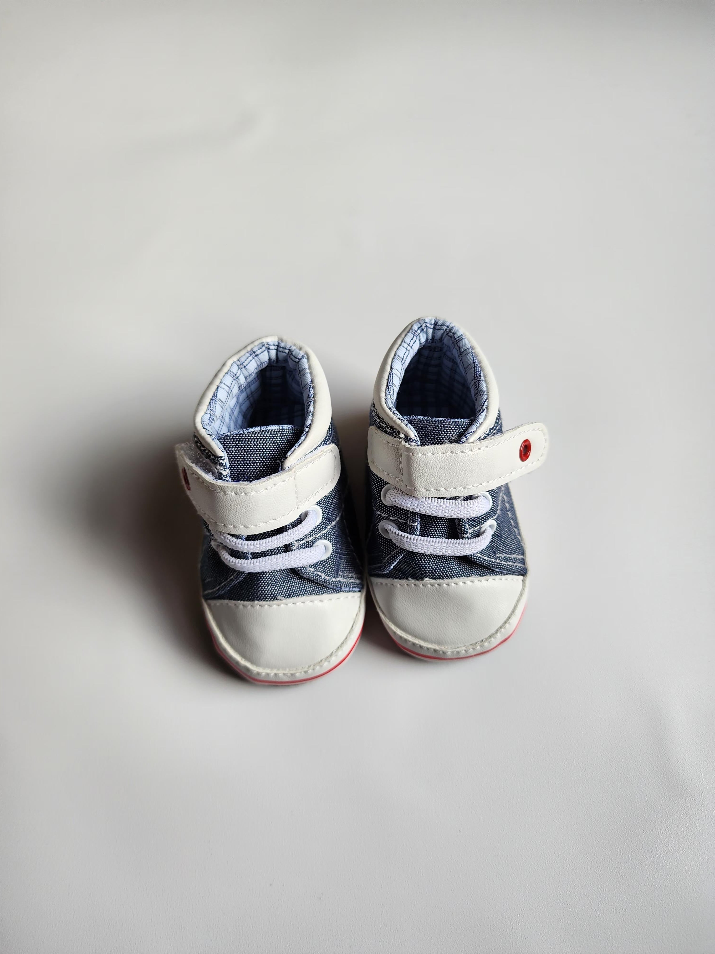 Chaussons – taille 16 (0‑3 mois) – État neuf