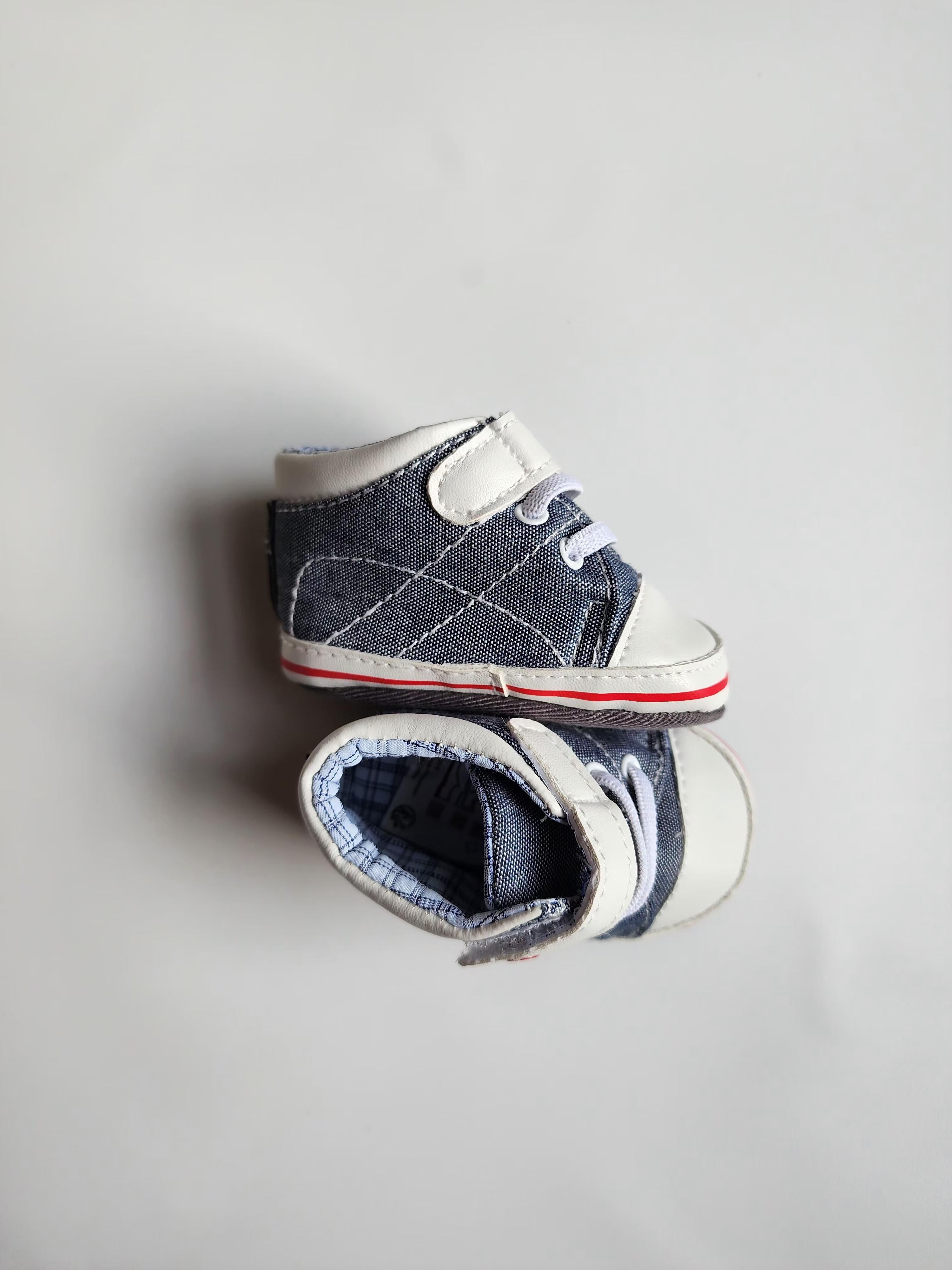 Chaussons – taille 16 (0‑3 mois) – État neuf