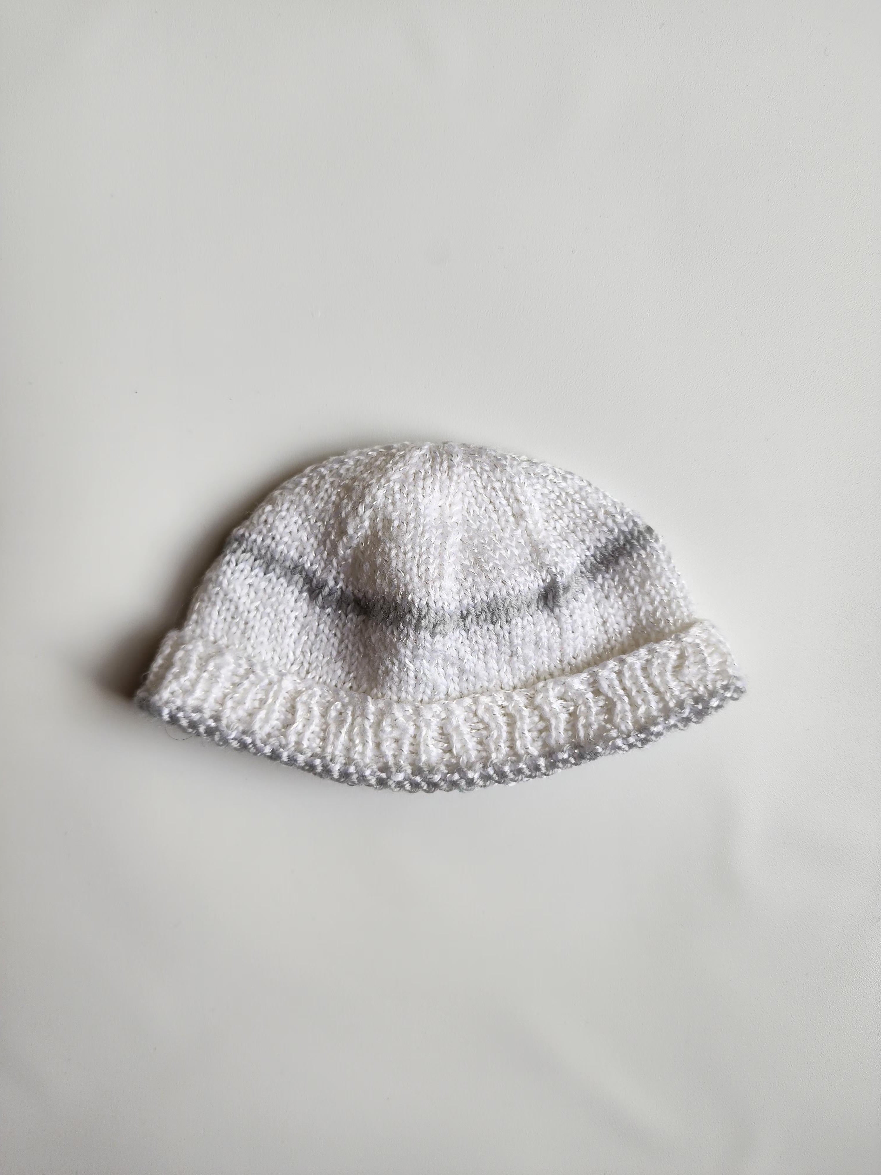 Bonnet de naissance tricot - très bon état