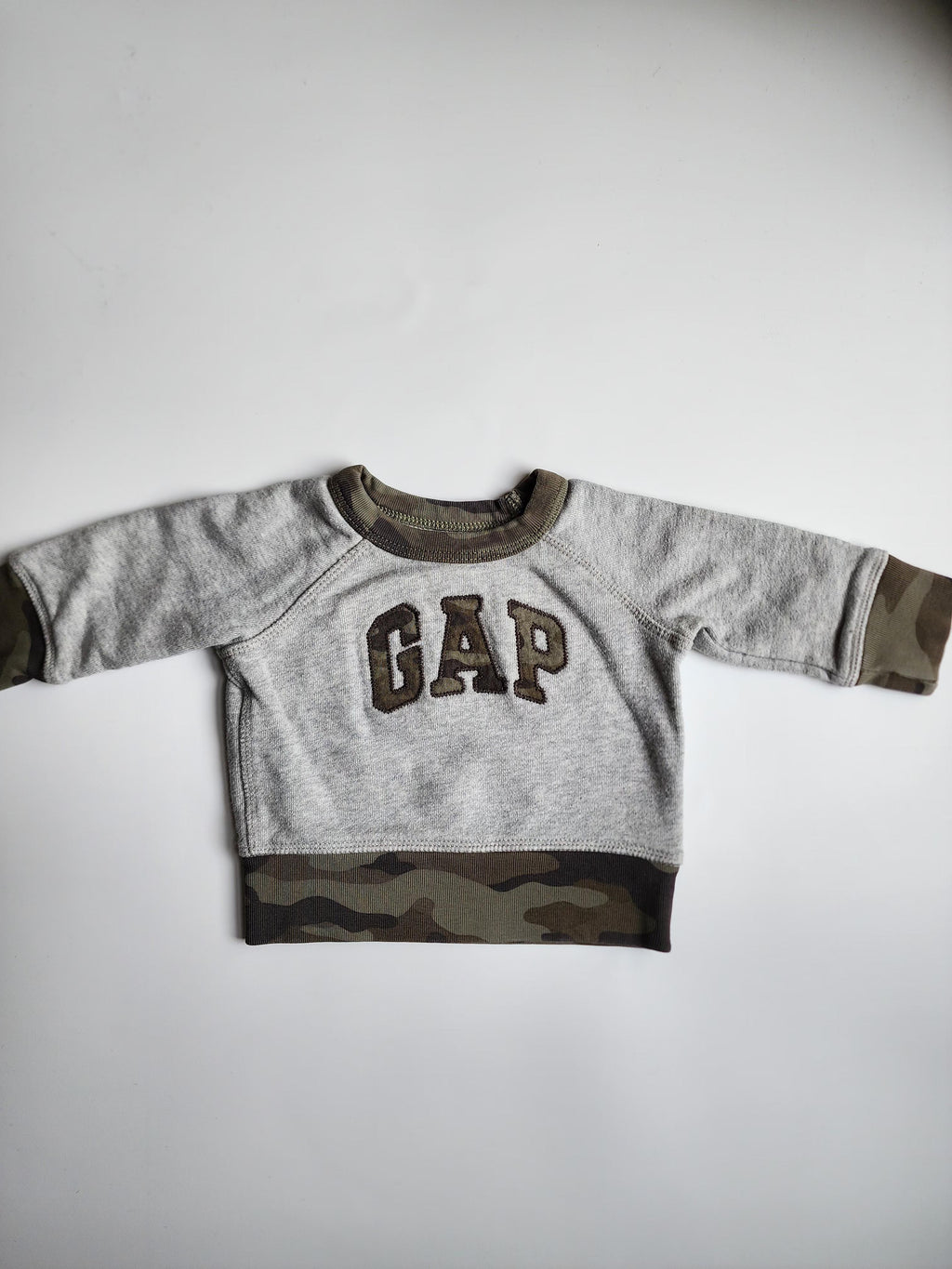 Pull Baby Gap – 3‑6 mois – Très bon état