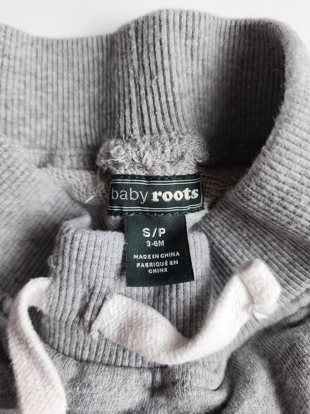 Pantalon Roots – 3‑6 mois – Bon état