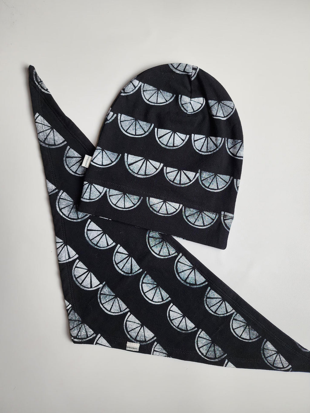 Petit Lem – Lot de 2 pièces bonnet + bavoir – 18-24 mois – État neuf