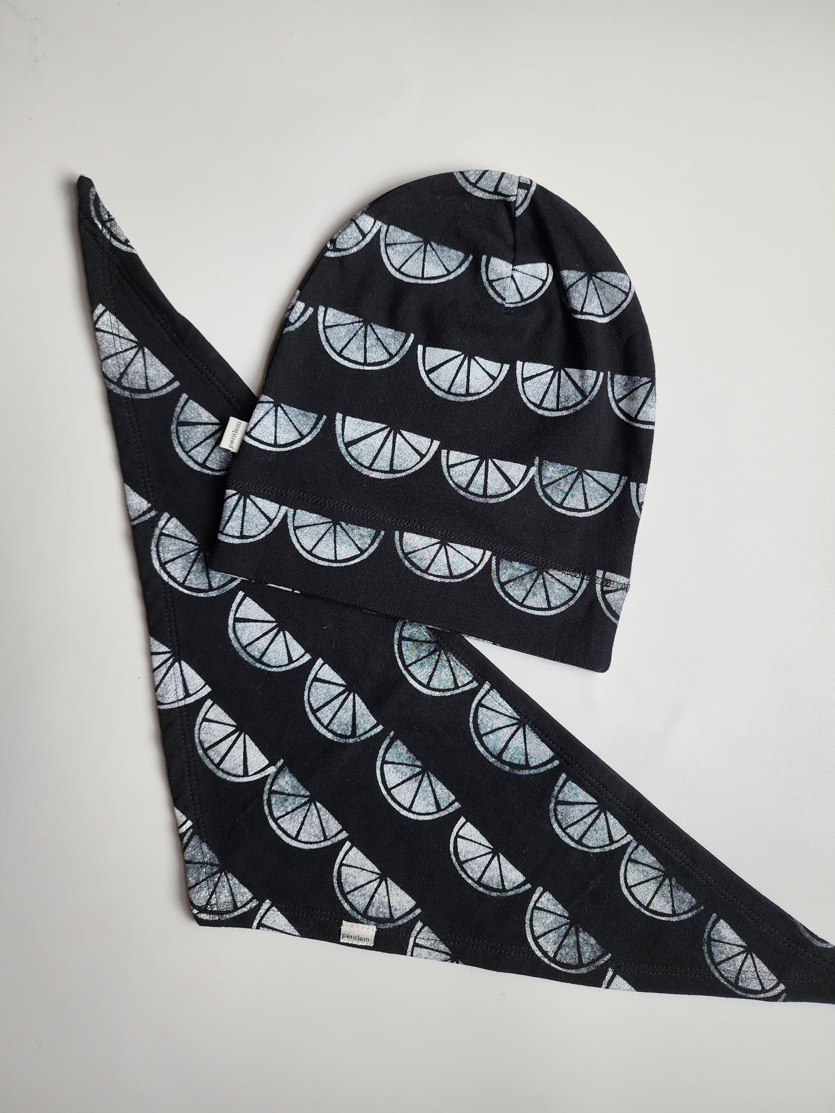 Petit Lem – Lot de 2 pièces bonnet + bavoir – 18-24 mois – État neuf