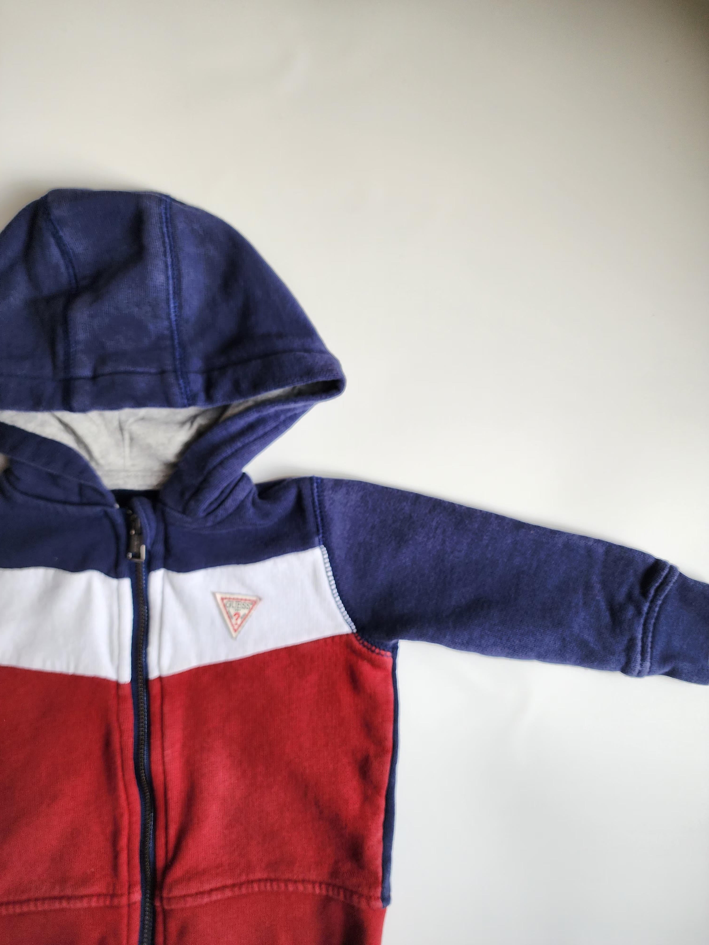 Veste à capuche Guess – 6 à 9 mois – très bon état