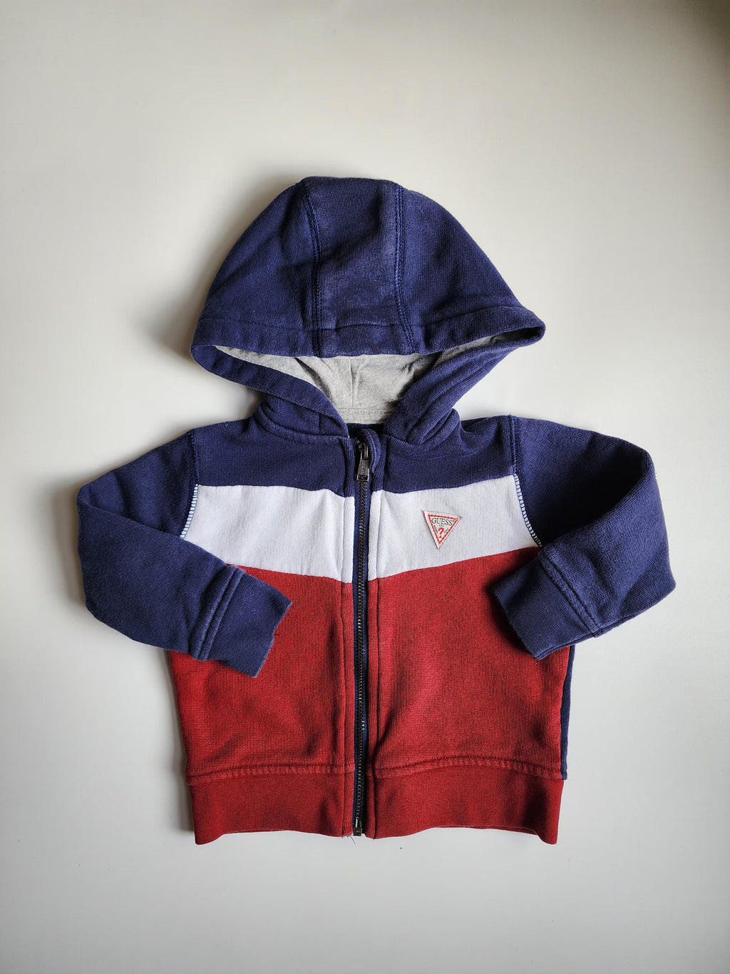 Veste à capuche Guess – 6 à 9 mois – très bon état