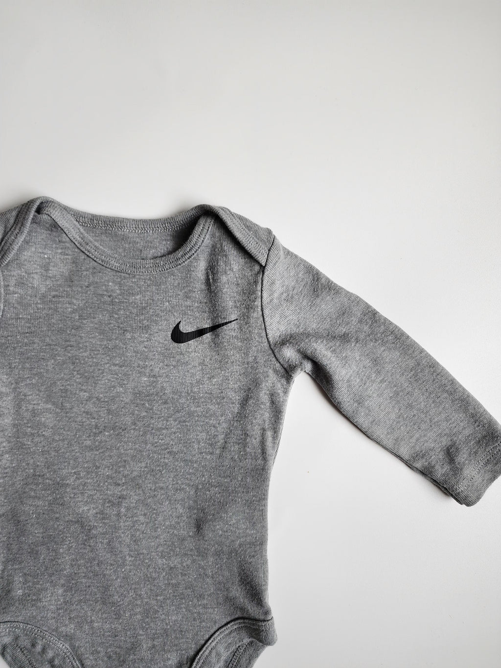 Body manches longues Nike – 6 mois – très bon état