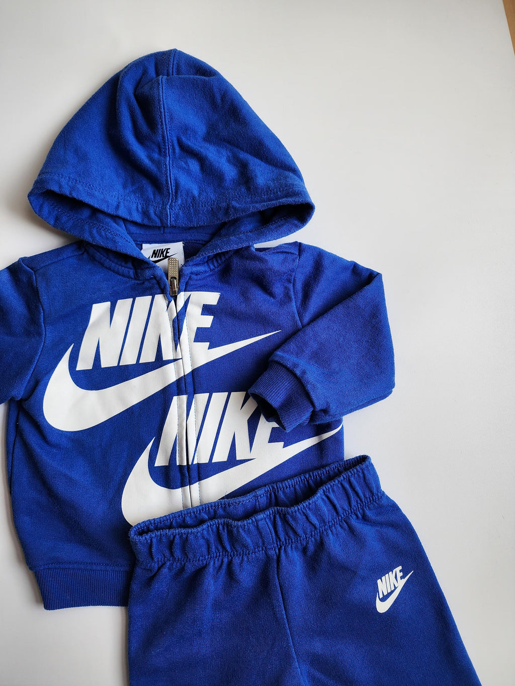 Ensemble survêtement Nike – 6 mois – très bon état